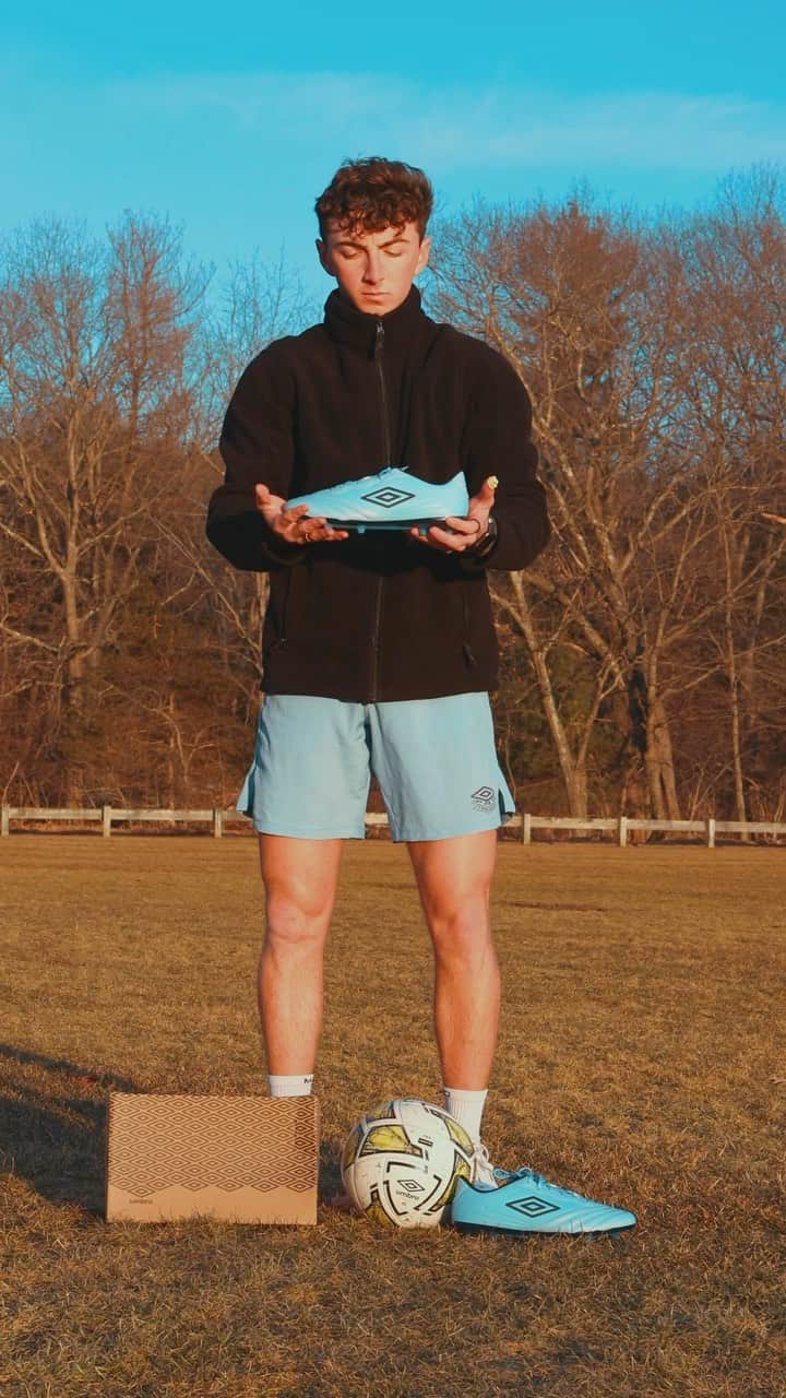 UMBROのインスタグラム：「THE UMBRO TOCCO 3 🔥🔥🔥 @umbro #umbro #heretoplay」
