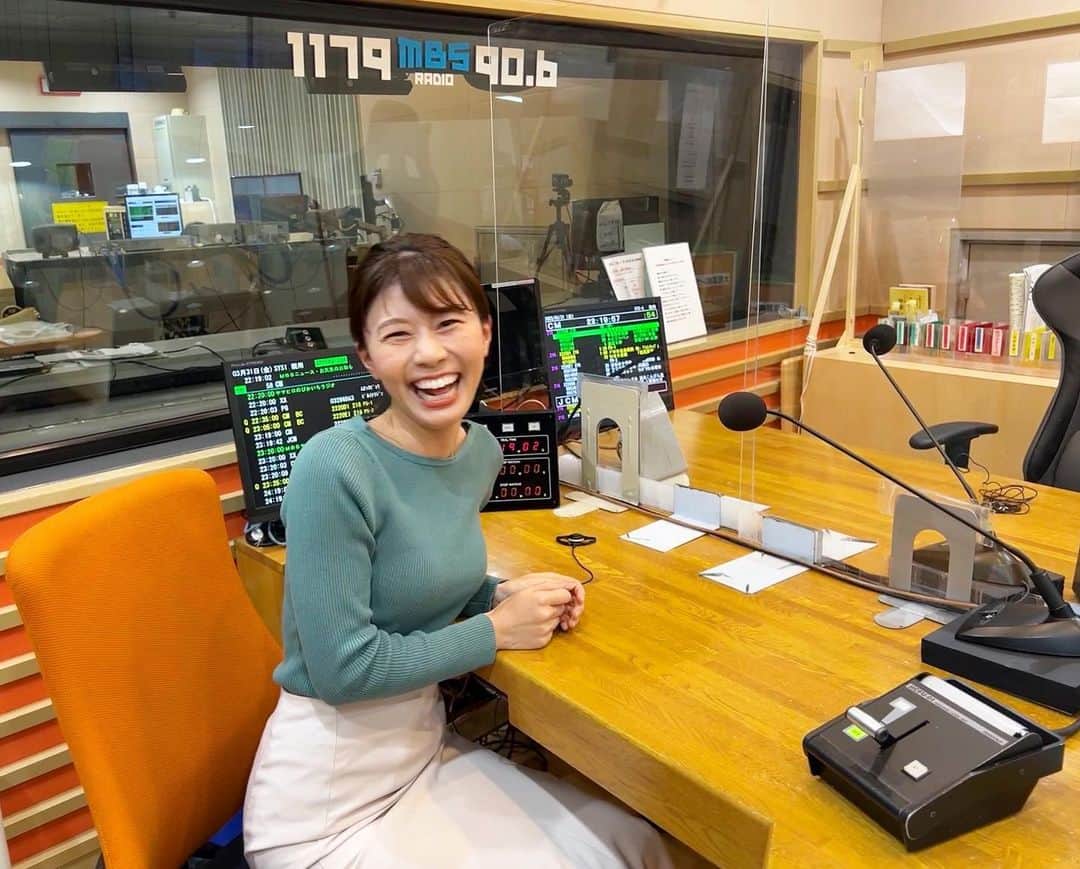 河谷麻瑚さんのインスタグラム写真 - (河谷麻瑚Instagram)「.  【阪神タイガース開幕戦勝利🐯💕】    MBSラジオにて！　 今シーズンから　 【MBSベースボールパーク】木・金曜のスタジオ担当になりました🥰🫶　 　 今日が初放送でしたー！！❤️  　　 阪神ファンのみなさま🐯💕　　 アレ目指して、一緒に応援しましょう💖　 そして、今シーズンよろしくお願いします🤩　 　 #阪神タイガース#開幕戦#勝利#mbs#mbsラジオ#プロ野球#are」3月31日 23時20分 - makokawatani