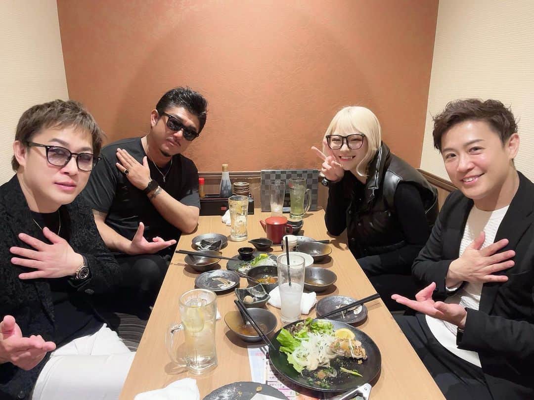 いーたろのインスタグラム：「明日はいよいよブレイキングダウン8のオーディション😳❤️ 私らしく楽しく頑張ります✨ みんな楽しみにしててね〜😏💕  ところでみんなそのポーズはなんだい🤣 #いーたろ#ブレイキングダウン#ブレイキングダウン8#私の沼にハマりなさい」