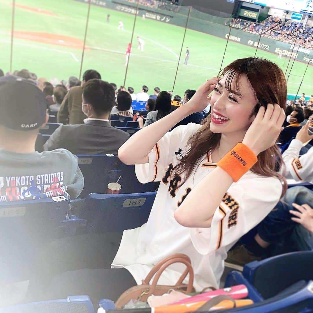 新部宏美さんのインスタグラム写真 - (新部宏美Instagram)「プロ野球が開幕〜🧡  開幕戦は忙しくていけなかったので野球速報で結果を確認⚾️ はやく東京ドーム観戦したいなぁ🥳🍺🍋」3月31日 23時24分 - piromin_1202