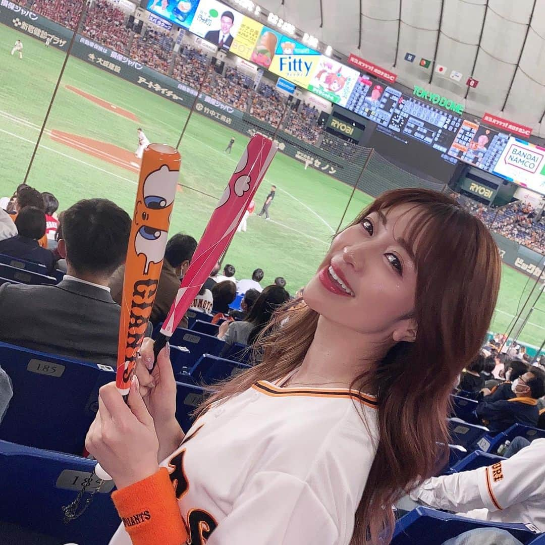 新部宏美さんのインスタグラム写真 - (新部宏美Instagram)「プロ野球が開幕〜🧡  開幕戦は忙しくていけなかったので野球速報で結果を確認⚾️ はやく東京ドーム観戦したいなぁ🥳🍺🍋」3月31日 23時24分 - piromin_1202