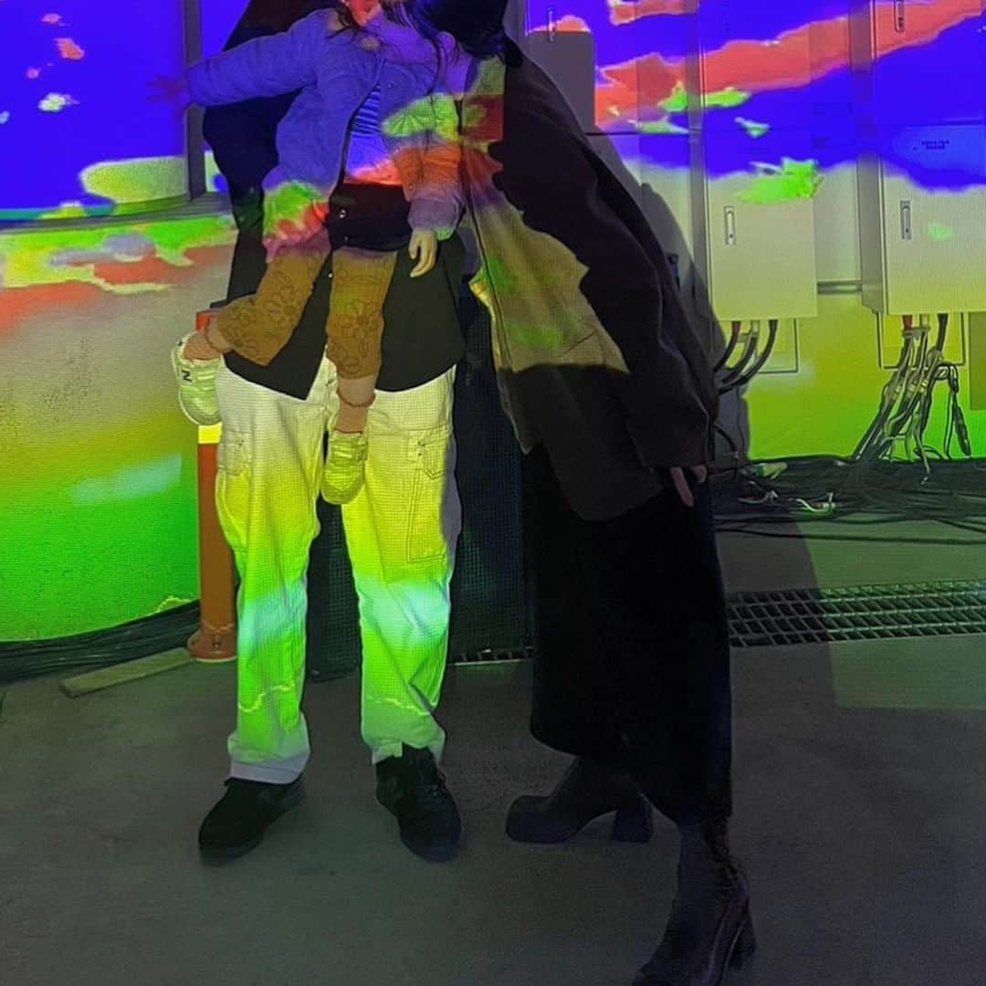 ラブリのインスタグラム：「. たくさんの太陽。 たくさんのまる。 たくさんのいろ。  こんなにかっこいいのに土日限定だなんて こんなにかっこいいから土日だけなのかも いってみてね。 　@yoshirotten 👏」