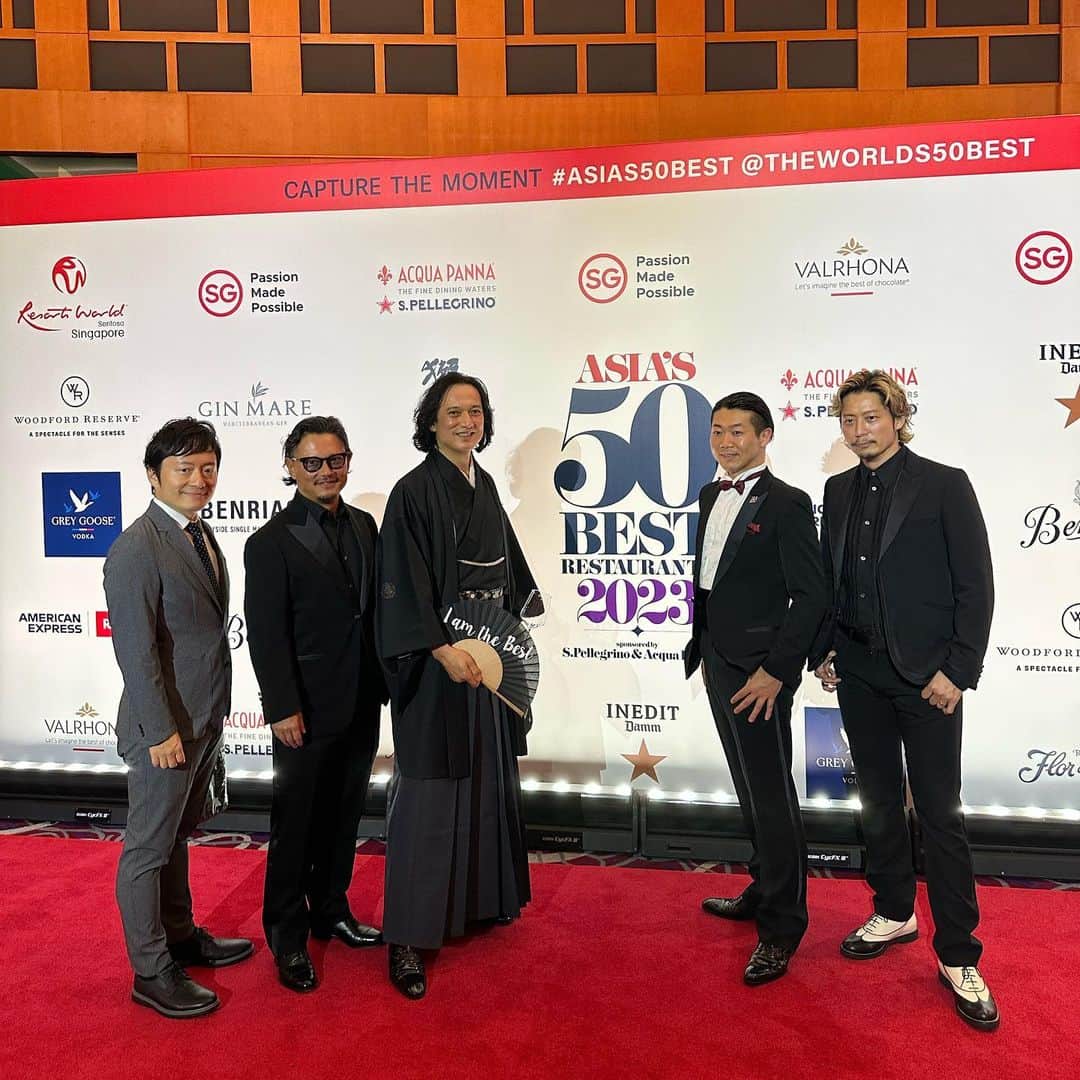 黒木啓司さんのインスタグラム写真 - (黒木啓司Instagram)「@theworlds50best  Asia's 50 Best Restaurants 2023 Award Ceremony  2023年度アジアベストレストラン50授賞式に招待していただきました  #asia50best  #singapore  #ootd  #commedesgarcons  #junyawatanabeman  #chanel」3月31日 23時34分 - keiji_papa_