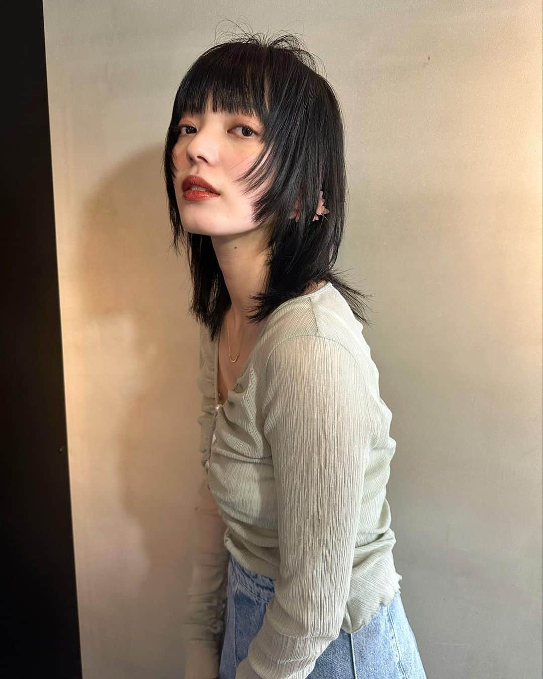 のインスタグラム：「MORIYOSHIのご予約お早めに！ 4月は大変予約が埋まりやすいです🙇‍♂️  @m_brack_ ちゃんをメンテナンス〜✂️  ブリーチの回数、予約するときのメニュー、料金、色落ちなどわからないことはご気軽にDMにてご相談下さい☝️」