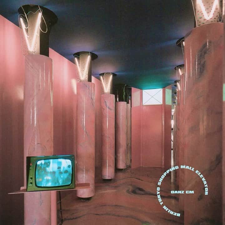 Computer Magicのインスタグラム：「Berlin Tokyo Shopping Mall Elevator is out! 🛸  A 19-track compilation of mainly instrumental and experimental songs, there are a few with vox.  Inspired by the universe, the electromagnetic spectrum, sound, space, time, frozen pizza, Ennio Morricone, Henry Mancini, driving on the autobahn, the Minimoog and Mellotron.  1. Melodie 2. School Lunch (Dub Mix)** 3. Little Trees (Wunder-Baum) 4. Birds of Paradise 5. Synth History Intro+ 6. The Electromagnetic Spectrum+ 7. Autobang+ 8. Mancini Morricone+ 9. Fast Cars 10. New Jersey Transit 11. Berlin Tokyo Shopping Mall Elevator Music+ 12. The Unfortunate Lifespan of a Mayfly+ 13. Harmonics+ 14. Oscillate+ 15. Schnelle Autos (German "Fast Cars") 16. Mancini Morricone (Minimoog Version)**+ 17. Cafeteria Blues ("School Lunch Vocal Mix")** 18. Harmony of the Spheres (Clouds '23) 19. In The End+ 20. One Big Harmonic Oscillator (Bonus Track on Vinyl / Cassette)+  + = Songs I composed and produced for the “Oscillators” Synth History podcast episode out now, excerpt in second video.  ** = Made with many layers of the Minimoog.  Special thanks to @dandamack who I met at one of my German shows who helped me translate Fast Cars.  Fun fact.. I helped build this Minimoog myself at the @moogsynthesizers factory!  Everything produced, written, recorded, mixed and mastered by yours truly.  📷: @chadkamenshine 📷: @texmextexmextexmex」