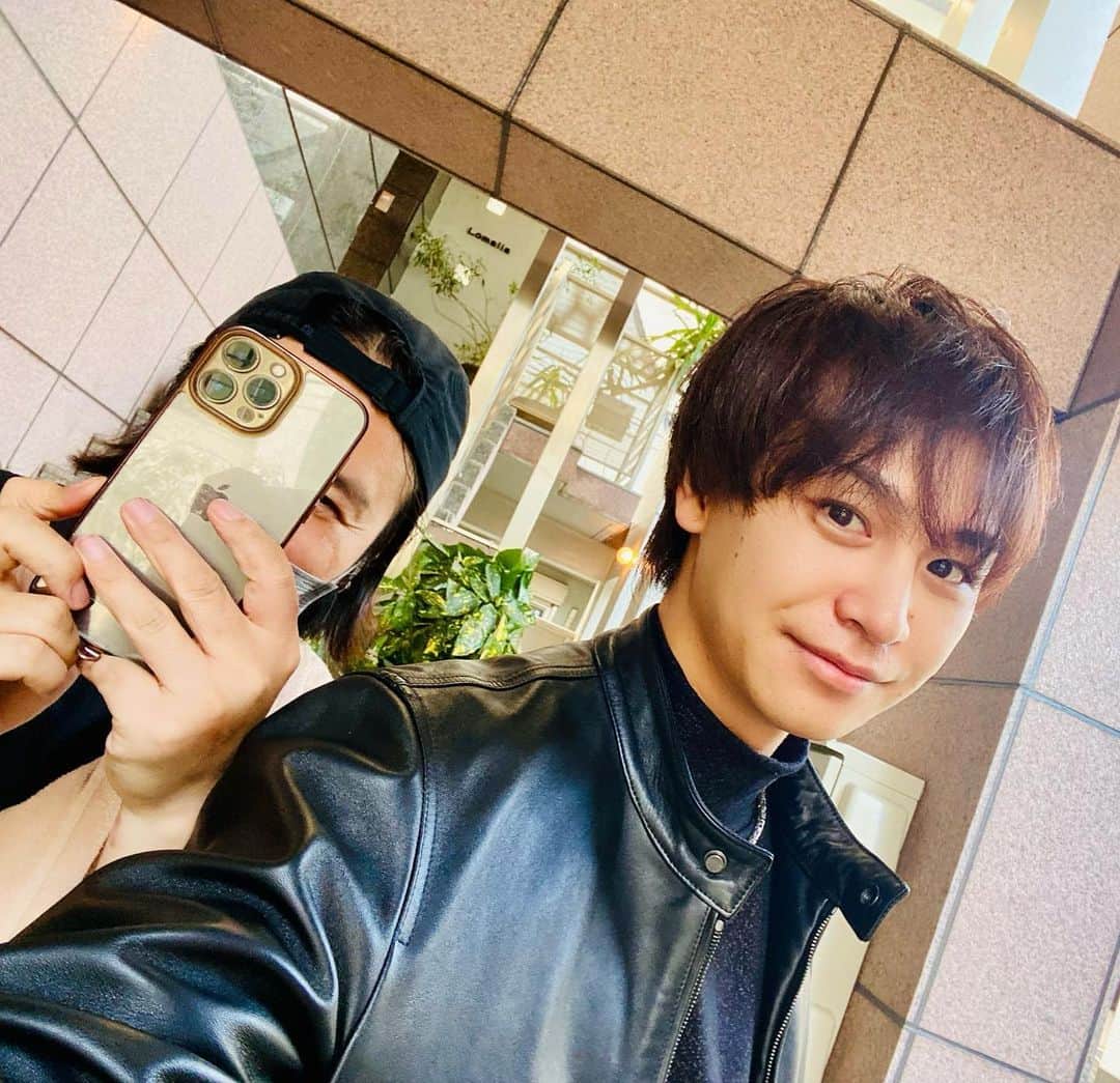 小澤亮太さんのインスタグラム写真 - (小澤亮太Instagram)「明日から4月🌸  新年度ですねー✨  近々新生活が始まる方も多いのではないでしょうか💡  桜も歓迎してますね🌸  新たな出会いや環境、楽しんでください👍  噛み切りました✂️  いつもありがとうございます😊  #新年度 #lomalia #ヘアサロン」3月31日 23時38分 - ozawa_ryota