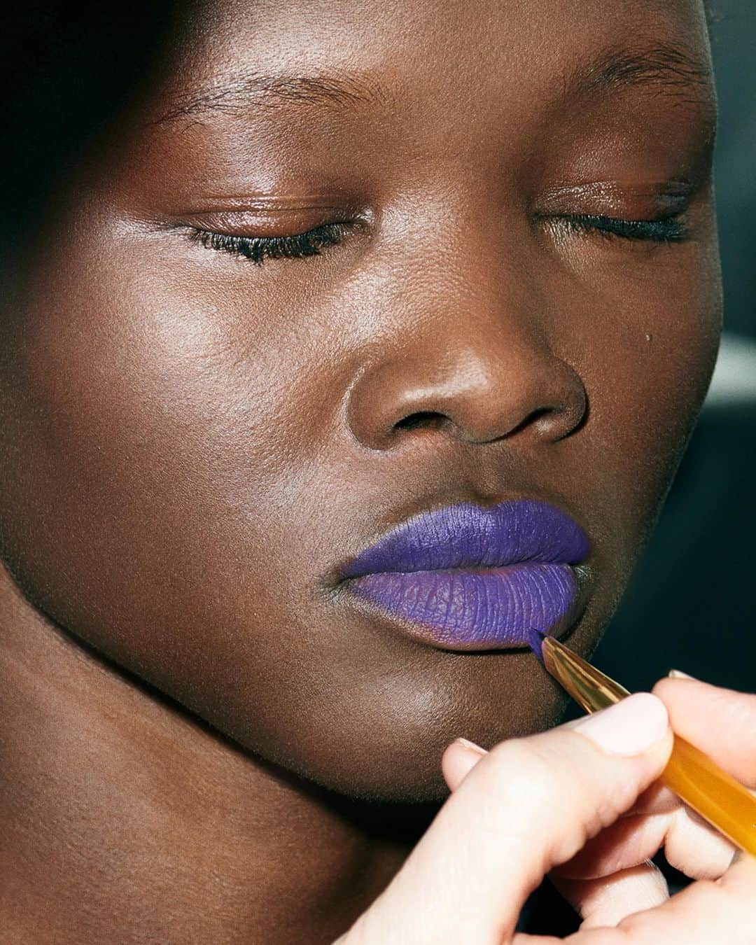 ドリス・ヴァン・ノッテンさんのインスタグラム写真 - (ドリス・ヴァン・ノッテンInstagram)「The two limited edition lipstick shades, Digital Violet and Lovely Lilac.  Available on driesvannoten.com   #DriesVanNoten #LimitedEdition #Lipstick」3月31日 23時38分 - driesvannoten