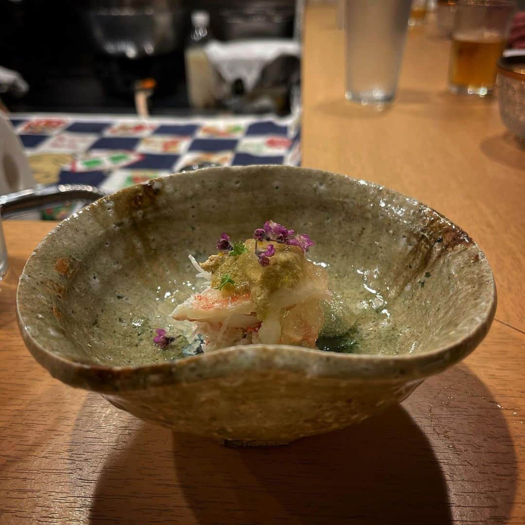 行正り香さんのインスタグラム写真 - (行正り香Instagram)「桜を見に、母が東京に遊びにきました。門前仲町のまるおにて美味しいお料理をいたださか、スタスタ歩く母。私もこんな80代を迎えられたらいいなあ。(^^)日本酒が美味しいお店です。rikayukimasa# 行正り香　@maruo_monnaka」3月31日 23時41分 - rikayukimasa