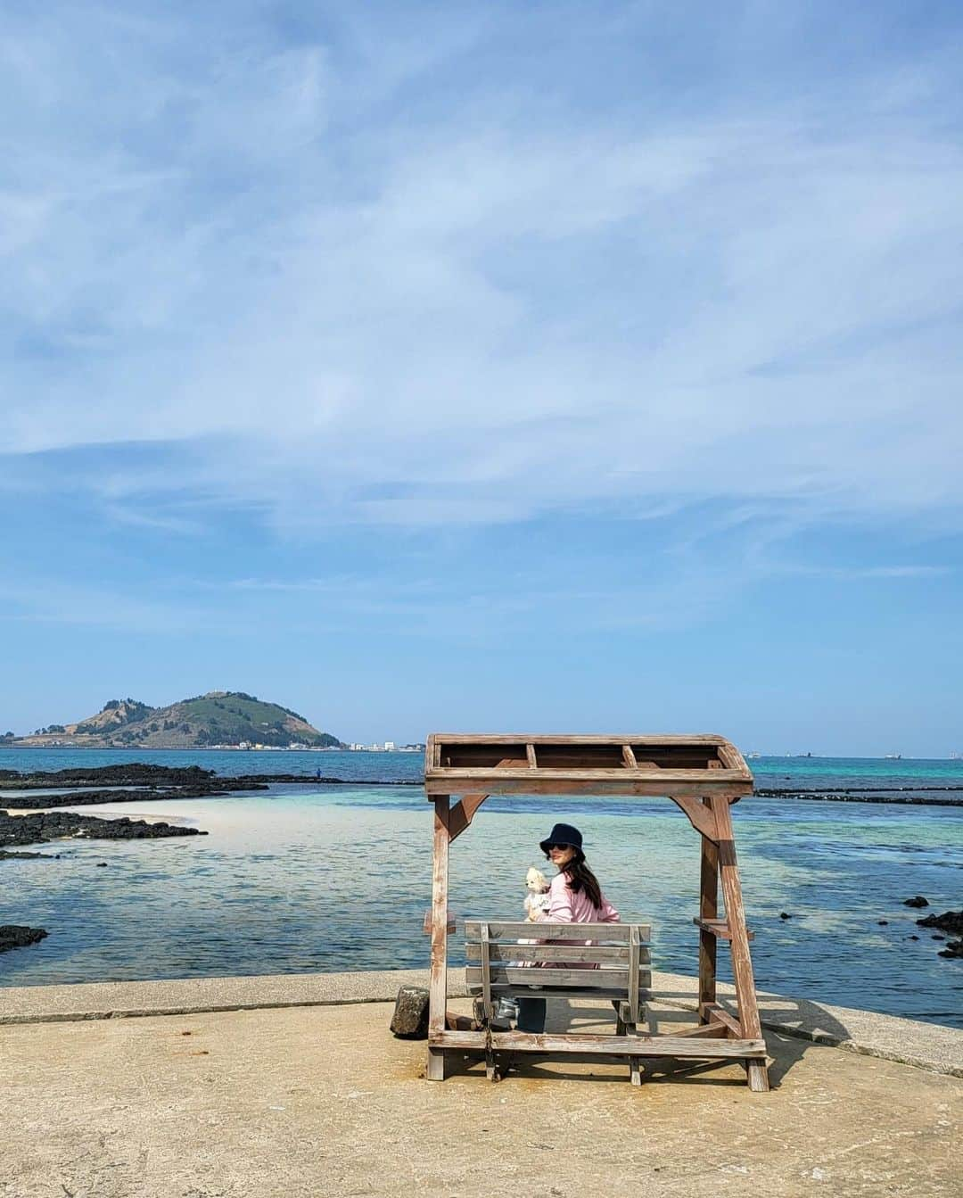 コ・ソヨンのインスタグラム：「제주도에서⛅️ #아스달연대기시즌2  #장동건  #촬영장」