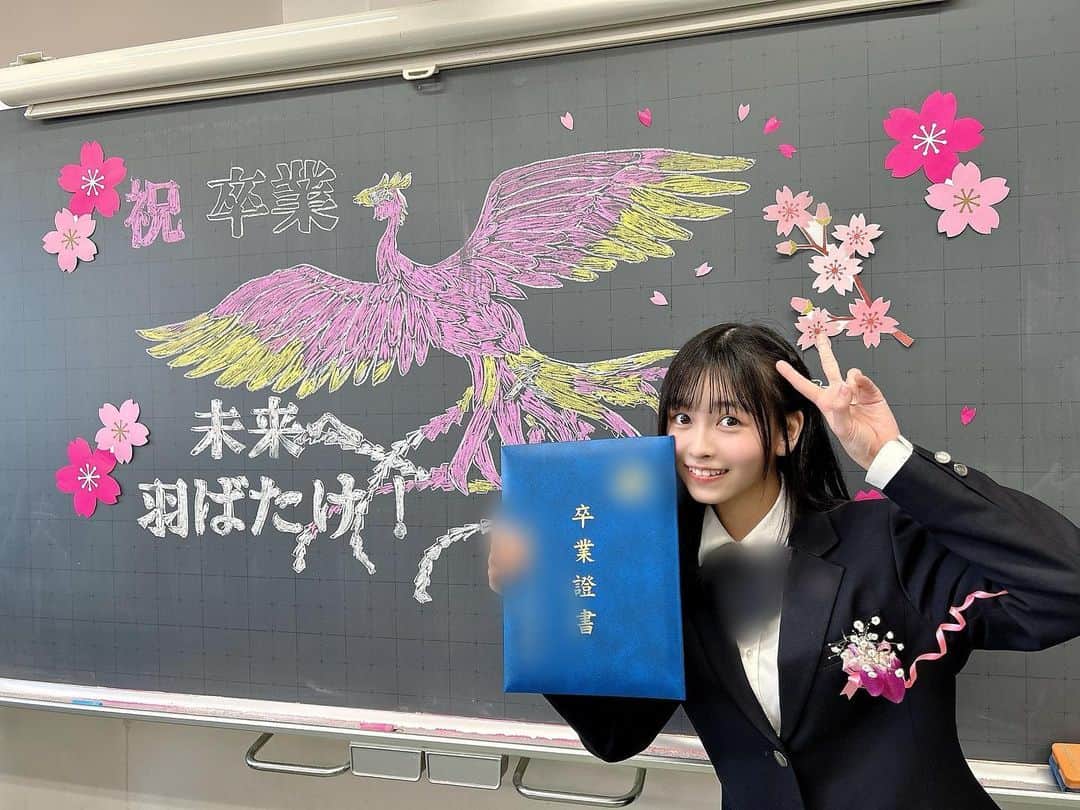 のインスタグラム：「思い出いっぱいのJK終了〜！！ . .  #PiXMiX #アイドル #idol #偶像 #卒業式 #卒業式ヘア #高校生 #高校 #青春 #大好き #友達 #jk #🌸 #日本 #graduation #graduationceremony」