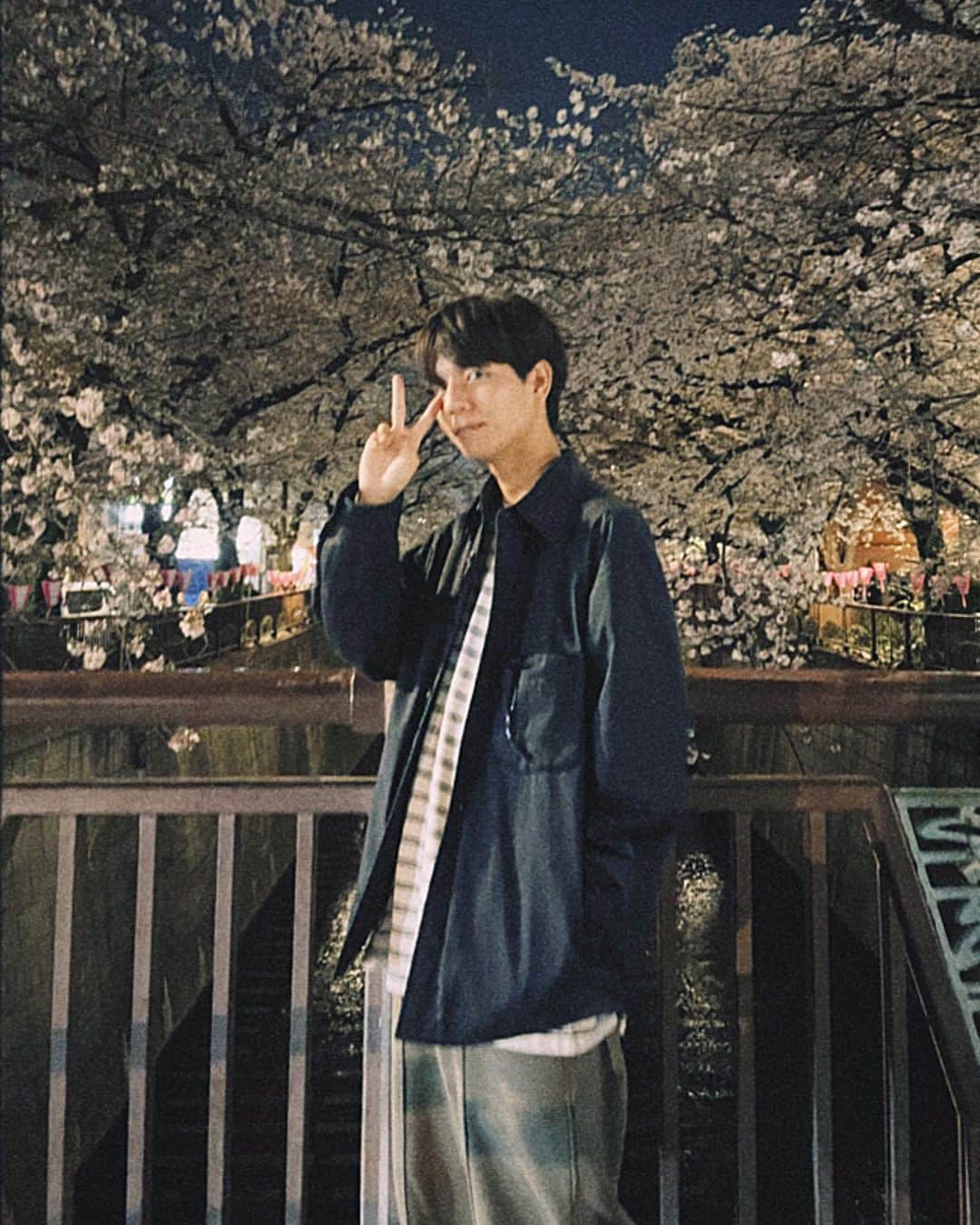 Hayato Sagawaのインスタグラム：「4月が始まる前に沢山春を感じてる。いよいよ、スタートだね🌸✌🏻✨わんつー  #桜 #花見 #目黒川 #それいけステアーズ」