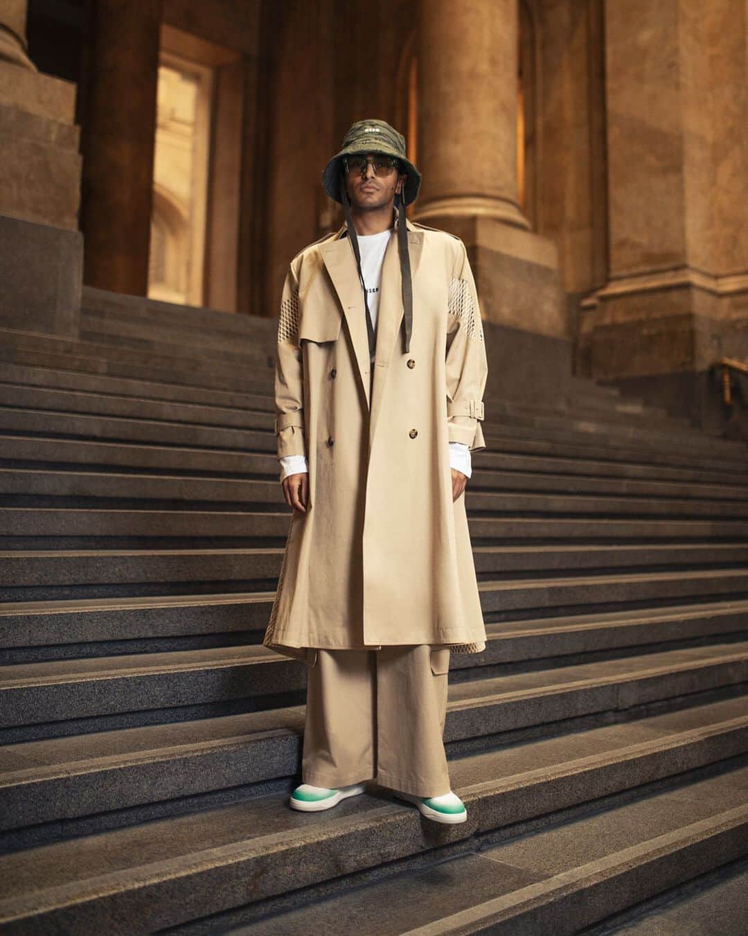 サントーニのインスタグラム：「@rahi_chadda roaming around Milan in the Santoni Sneak-Air.  #Santoni #SantoniSS23 #InSantoni #RahiChadda」