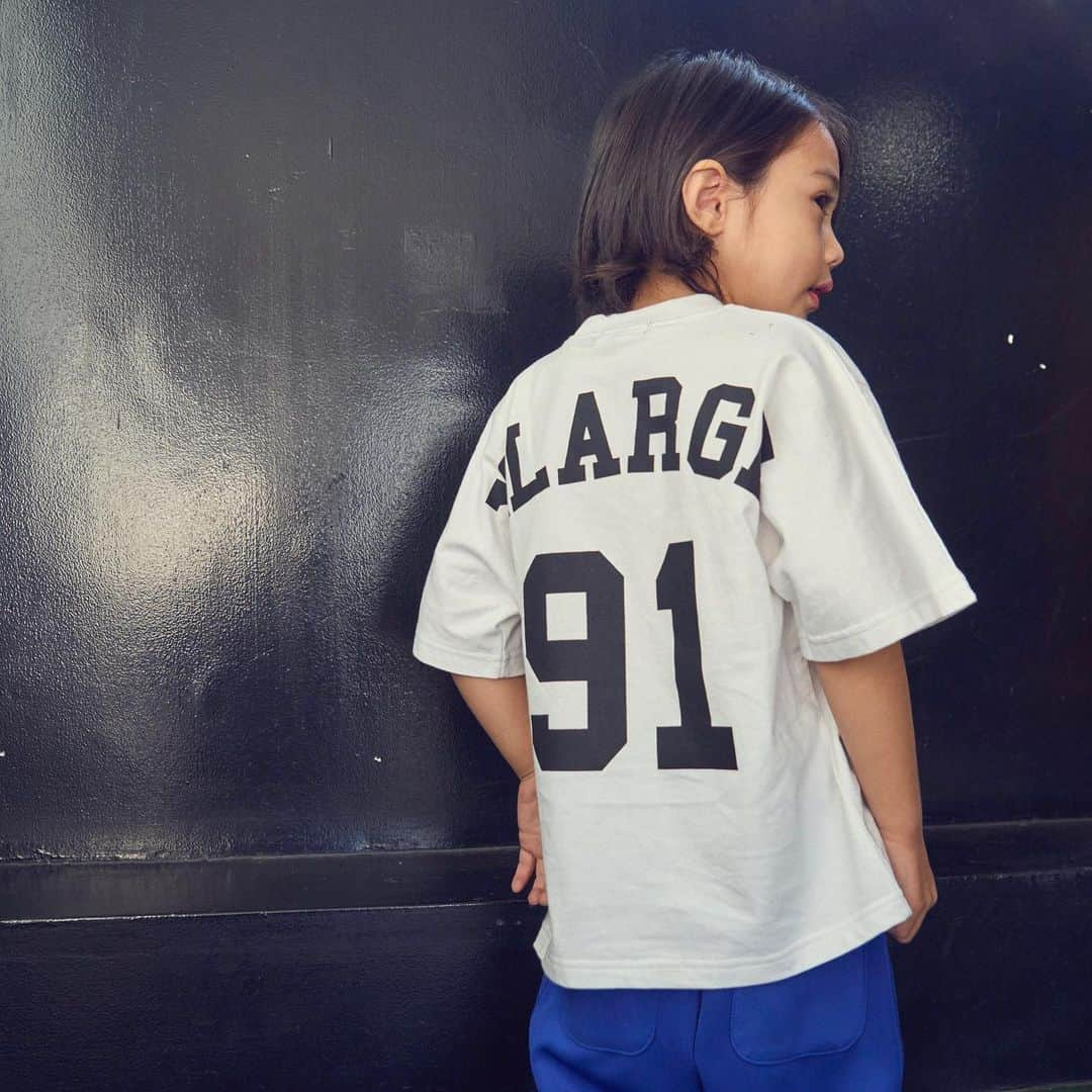 X-girl Stages Officialさんのインスタグラム写真 - (X-girl Stages OfficialInstagram)「XLARGE KIDS 🦍Sports Style🦍  ☑︎バックナンバープリント半袖Tシャツ 商品番号：9431210 ￥4,730  ☑︎ライントラックジャケット 商品番号：9431201 ￥9,790→￥8,811 (10%OFF)  ☑︎ サイドライントラックパンツ 商品番号：9431102 ￥7,590→￥6,831 (10%OFF)  ￣￣￣￣￣￣￣￣￣￣￣￣￣￣￣￣ 💻📱公式オンラインSHOPはコチラ @narumiyaonline_official    ￣￣￣￣￣￣￣￣￣￣￣￣￣￣￣￣ #エクストララージ#エクストララージキッズ#XLARGEKIDS #XLARGE#ナルミヤインターナショナル#ナルミヤオンライン#kidsfashion#baby#kids#キッズ#kidsfashion#キッズファッション#春コーデ#ストリートファッション #Spring#春コーデ#ストリートコーデ #kidswear#instatoddler#instakids#instababykids_japan#キッズコーデ #ストリートファッション#むすこーで#むすこふく #男の子のママと繋がりたい#zozotown#スケーターファッション #スケーター#スケボー#sk8」3月31日 23時59分 - xgirlstages