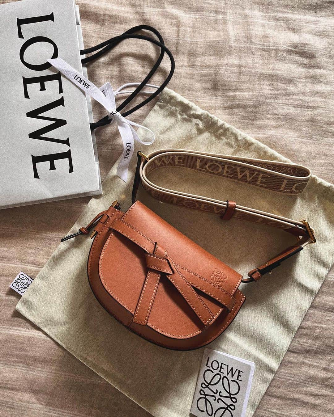 小林沙弥香さんのインスタグラム写真 - (小林沙弥香Instagram)「⁡ 🌱🌱🌱 ⁡ ⁡ ⁡ #loewe#loewebag」3月31日 23時59分 - sayaka_miki811