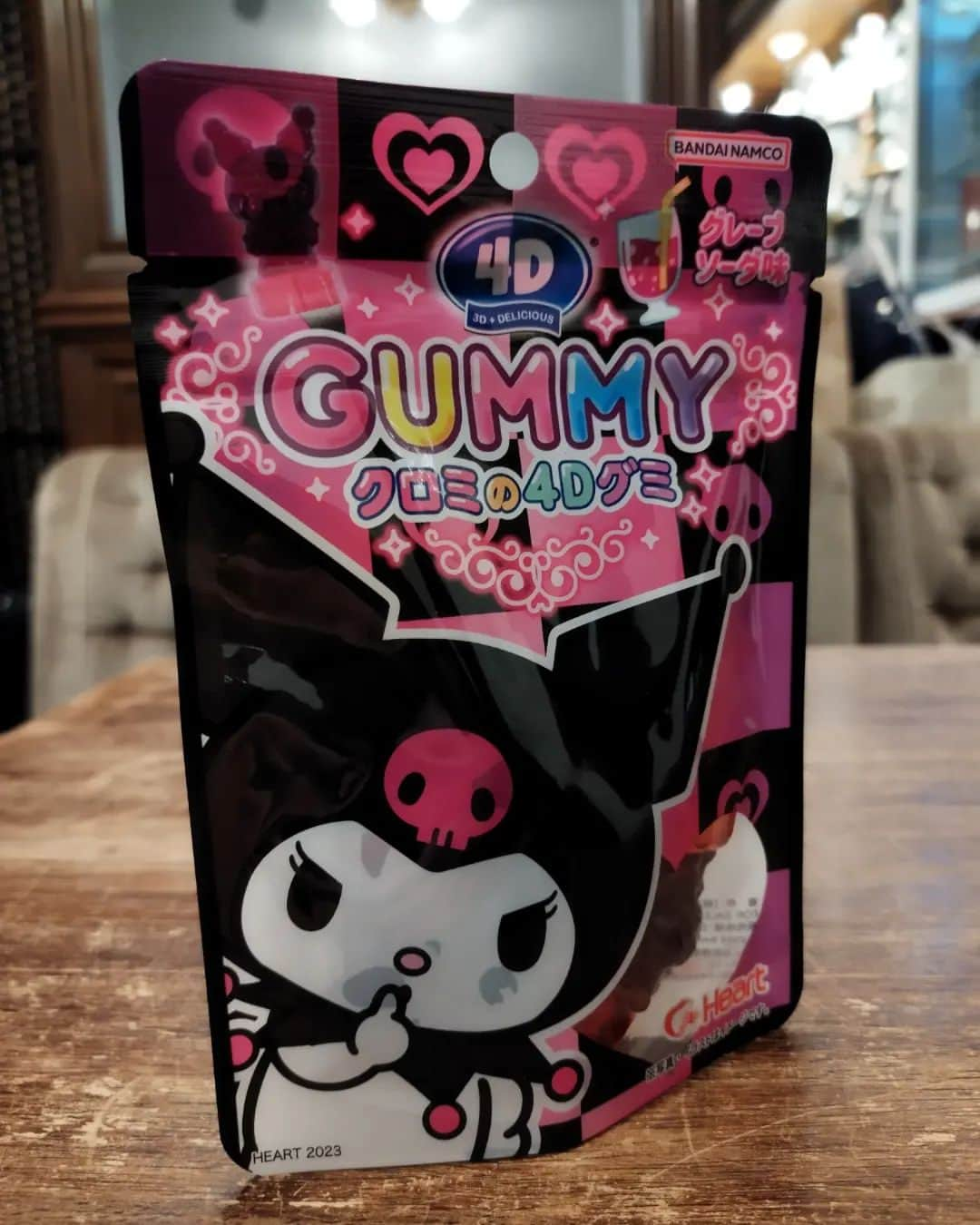 平井“ファラオ”光のインスタグラム：「噂のクロミさんグミ。銅像のごときクロミさんの輝き。  The rumored Kuromi gummy. Kuromi shines like a bronze statue.  #サンリオ #sanrio  #かわいい #カワイイ #可愛い  #kawaii  #クロミ #クロミちゃん  #クロミ様  #kuromi  #世界クロミ化計画  #kuromifytheworld  #グミ #gummy  #ささくれ」