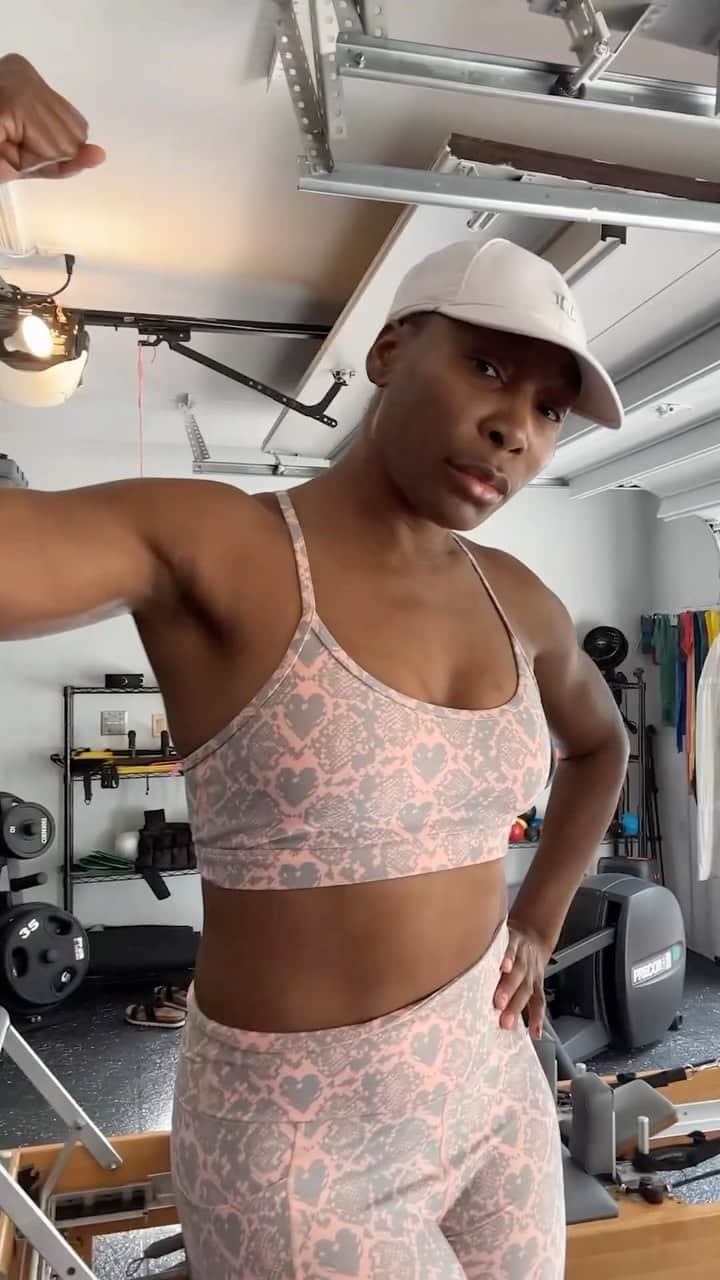 ビーナス・ウィリアムズのインスタグラム：「No excuses, no holding back. I got a goal in mind … 👀🎾」