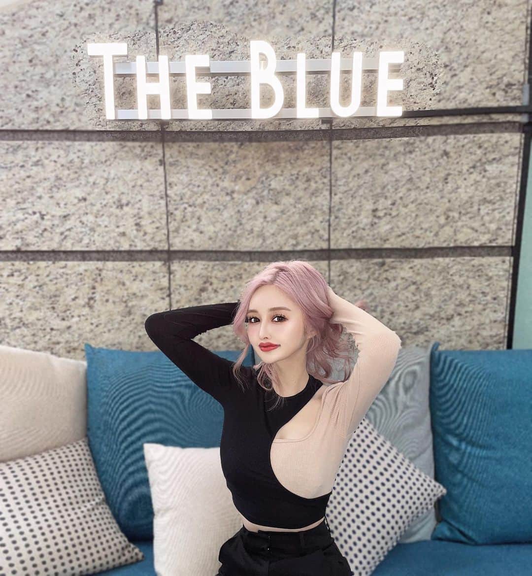 K͎A͎R͎E͎N͎のインスタグラム：「☕️   座りたかったテラス席に座れた💙💙  #theblue #cafe #thebluehibiya」