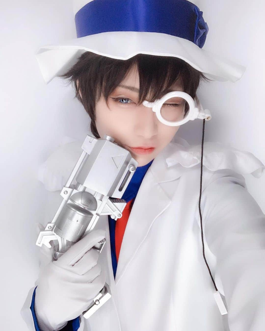 山崎はるかのインスタグラム：「貴方のハートを頂きに参ります🃏 × × × 怪盗キッド　 #エイプリルフール #コスプレ #怪盗キッド　#名探偵コナン」