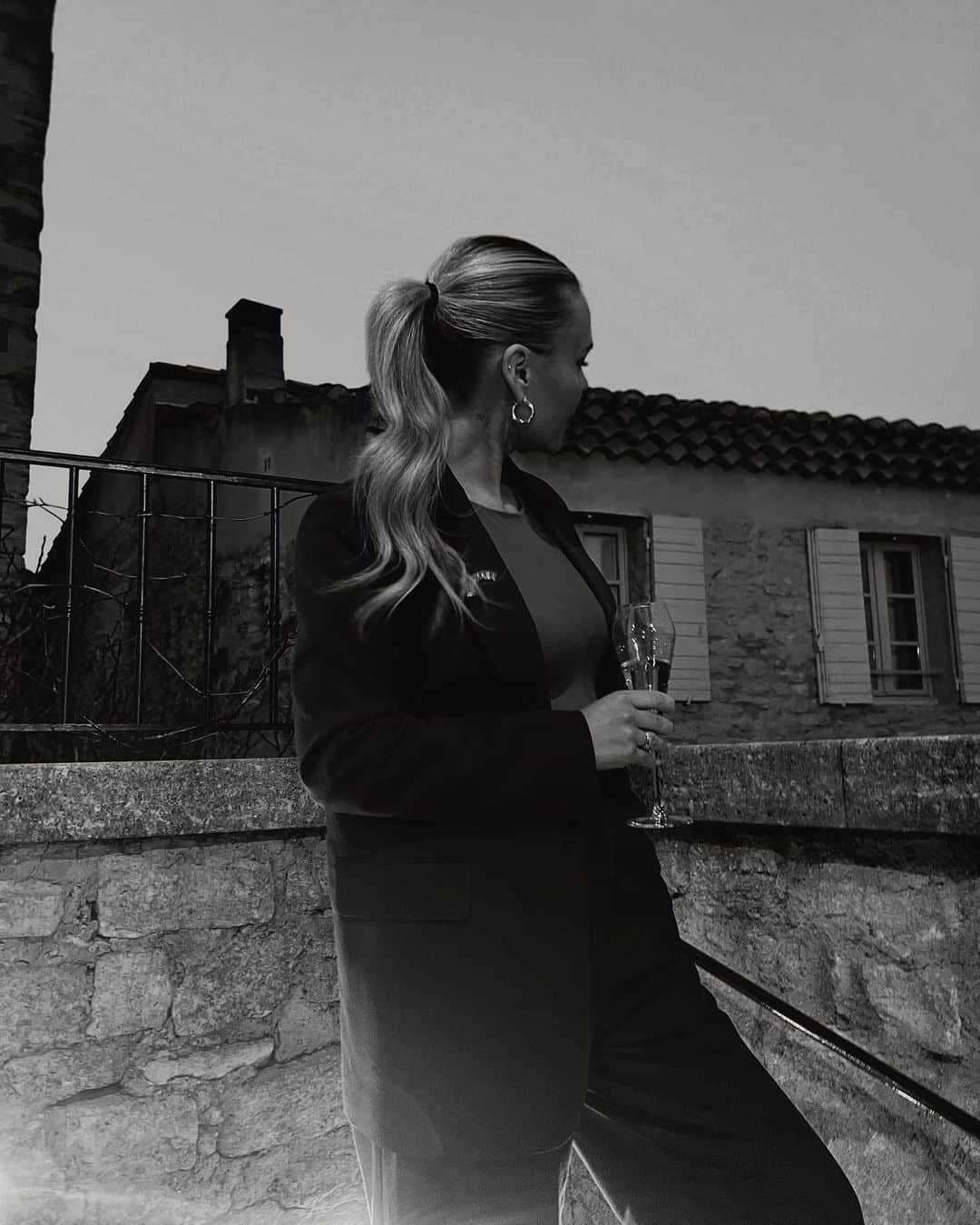 Dagi Beeのインスタグラム：「champagne o‘clock」
