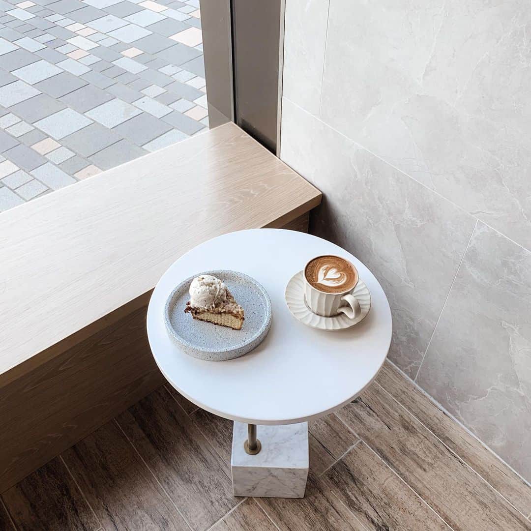 De'Longhi Sverigeのインスタグラム：「Vad äter du för gott till fredagsfikat? ☕️🍰 #DeLonghi #kaffekärlek」