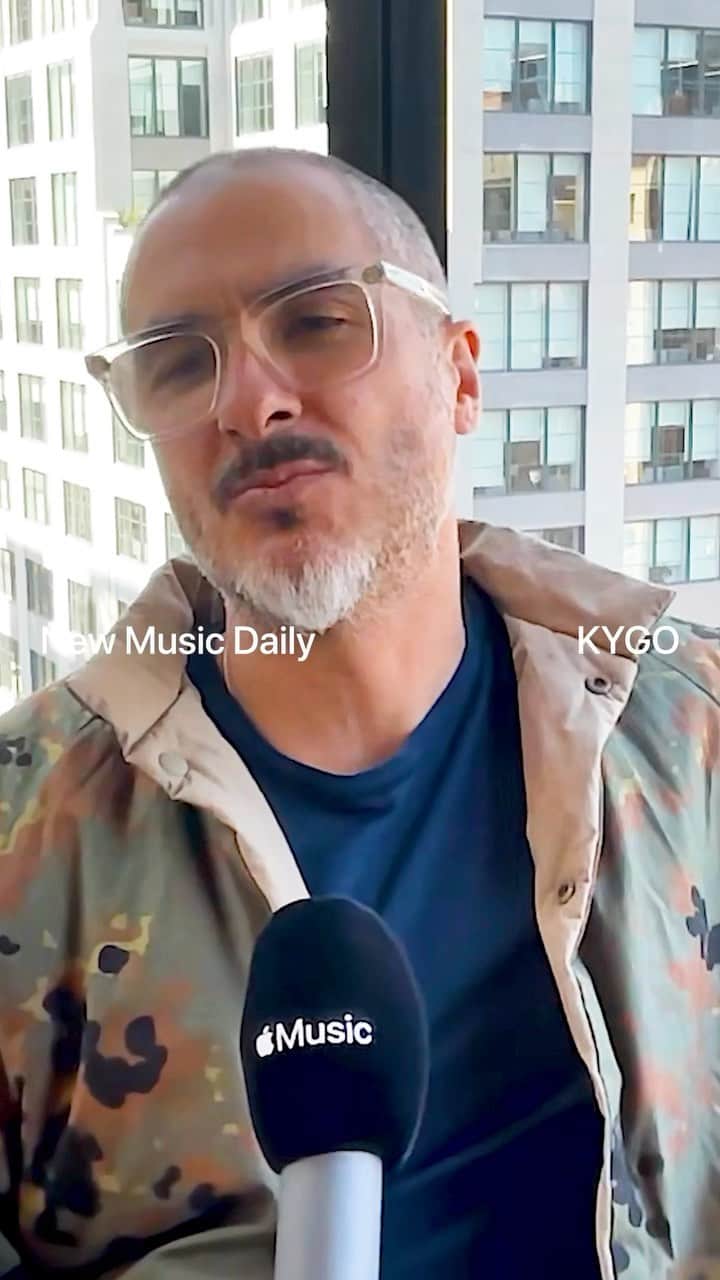 KYGOのインスタグラム：「Always great catching up with my buddy @zanelowe on @applemusic! Check out the interview to hear how my new remix of “Say Say Say” was made and more!」