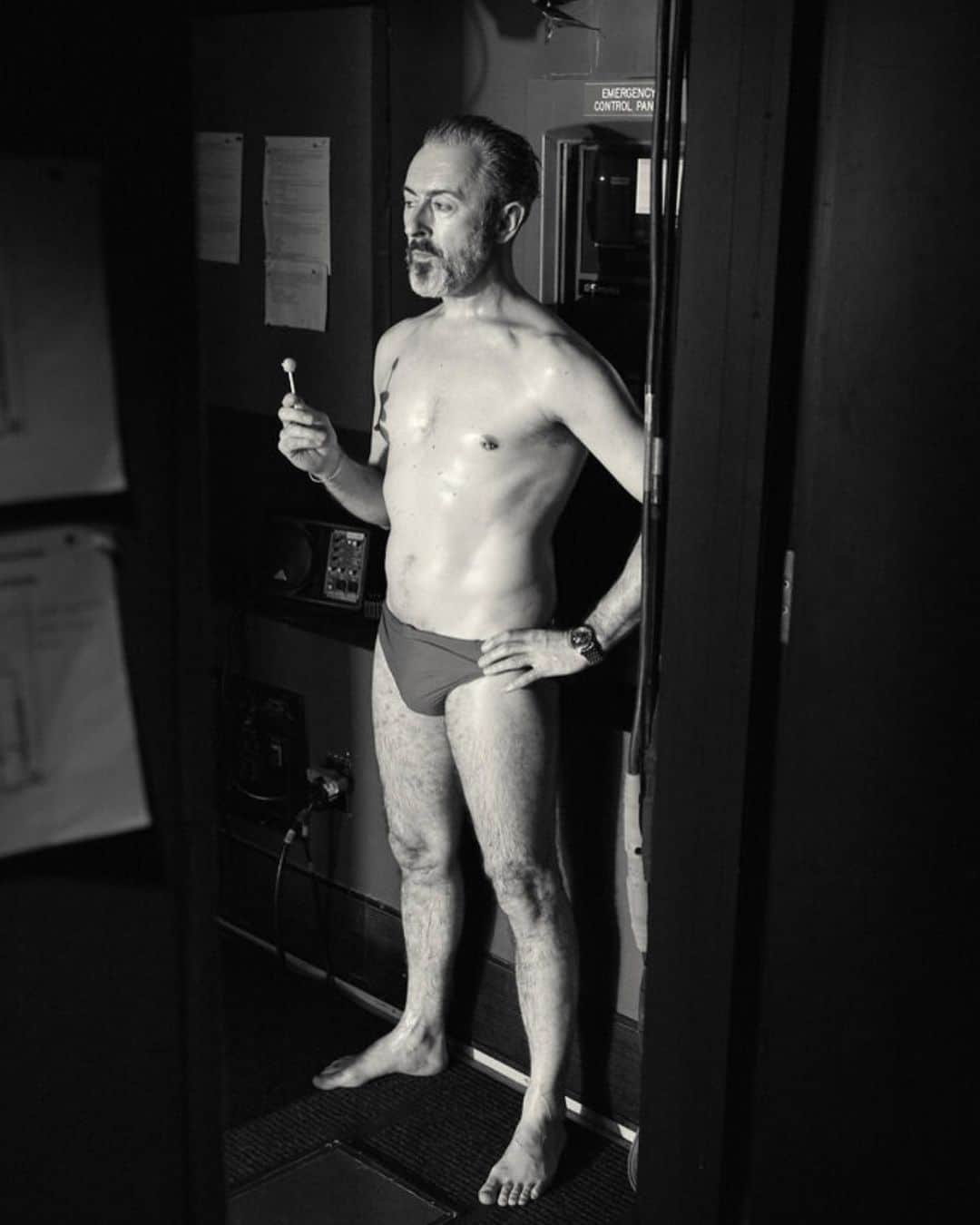 アラン・カミングのインスタグラム：「Some backstage pics taken by my chum @francishillsphotography 1 Daddy, off Broadway 2019 2 Endgame, The Old Vic, 2020 3. At Club Cumming for the Adelaide Cabaret Festival 2021 #fbf」