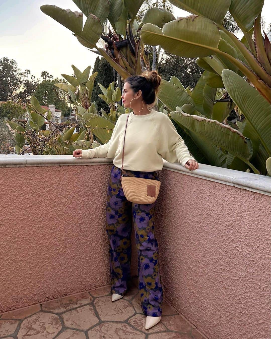 Collage Vintageさんのインスタグラム写真 - (Collage VintageInstagram)「Casual outfit of the day in the most famous pool of LA 🌴 #springfashion #springstyle #festivalfashion」4月1日 1時13分 - collagevintage