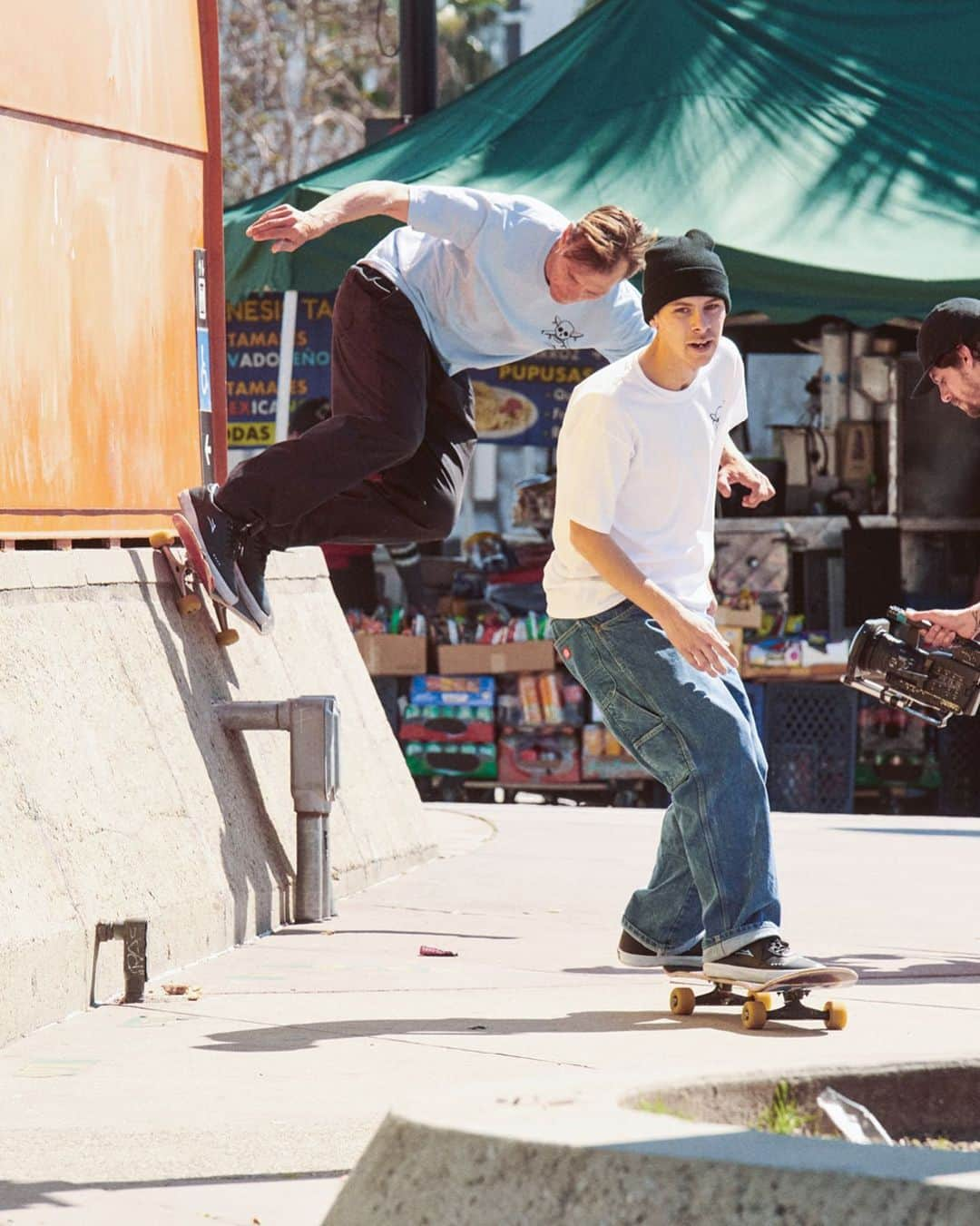 フォースターのインスタグラム：「@coldchapman x #RickHoward for the #LakaiFourstar collection ⭐️⭐️⭐️⭐️ now available at skateshops and Lakai.com  📸 @andrewjamespeters」