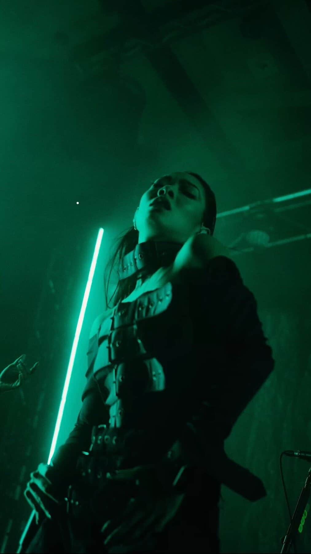 リナ・サワヤマのインスタグラム：「tickets for my North American Hold The Girl Reloaded tour are on sale now 🦾🤠 link in bio」