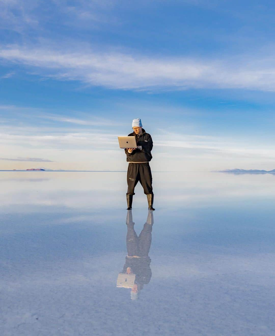 ティモシー・サイクスさんのインスタグラム写真 - (ティモシー・サイクスInstagram)「I’ve been enjoying trading and traveling for 20+ years and my continued success on my latest trips to #brazil and #bolivia are proof you actually can #tradefromanywhere but now I’m even happier that many of my top upcoming students are also learning how great the #laptplifestyle is as @reverselong traded well from India, @adamjxrrett has been trading form all over the US, @chrissunk profited while trading overlooking a friggin glacier & my student Blake has been trading from the Maldives @ritzcarltonmaldives & emailed me saying “Trading and studying at the beautiful Ritz Carlton Maldives, you weren’t lying you really can trade from anywhere in the world!” I TRULY hope you can learn to trade and travel, it’s not easy and it takes more studying/preparation/hard work than most people are willing to put in…but once you overcome the initial obstacles, IT’S GAME ON AND THE WORLD IS YOURS! So study hard and swipe through these photos/videos to get inspired to really push yourself…as my students are now proving, it is possible to build your own dream life with enough hard work, dedication & patience! #ilovemyjob #proudteacher #daytrading #pennystocks #officewithaview」4月1日 1時50分 - timothysykes