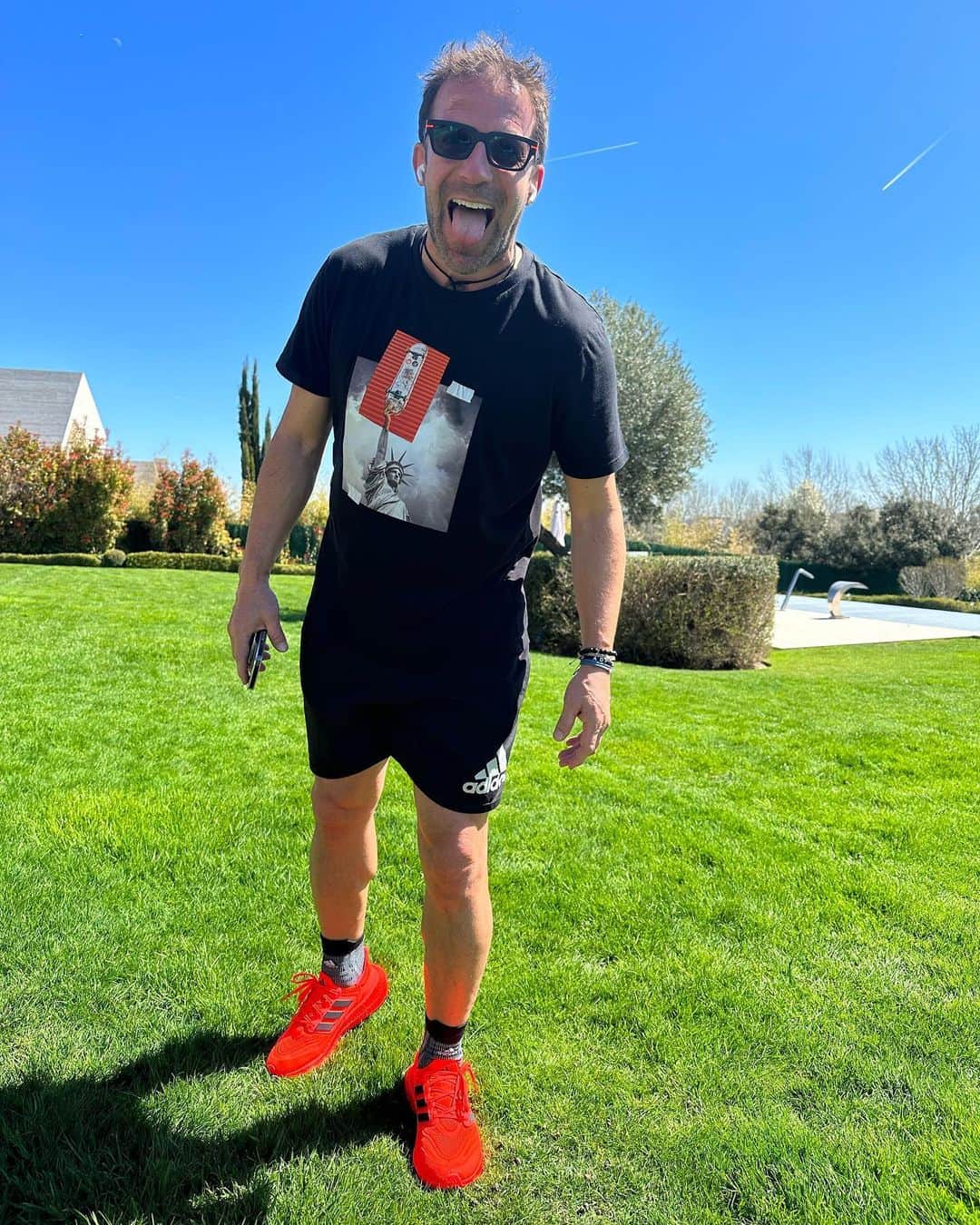 アレッサンドロ・デル・ピエロのインスタグラム：「Allenati come non avessi mai vinto! Gioca come non avessi mai perso! ( cit. Michael Jordan ) 😜 . . . #adp10 #allenamento #vittoria #michaeljordan #mj #idolo #attitude #run」