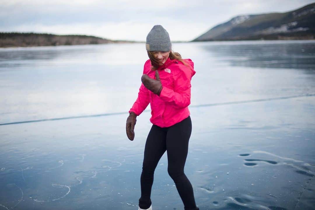 ナターシャ・ピュリッチのインスタグラム：「Yesterday I had the chance to sit down and chat with @emmabulawka it was the first time I've talked to another athlete from my sport and felt an understanding. These last two years have been full of highs and lows but I've been on a journey to find peace with myself, my body and my career. Our biggest topic of conversation yesterday was losing the love of the sport and how taking some time away from the sport to heal was a blessing. The shoulda coulda woulda's will always be there in the back of my brain along with the uncomfortable moments of continual personal growth but these moments are slowly being drowned out by new found friendships and laughter of those around me.  Very excited for some of the upcoming projects planned in the coming months.💜  📸 @elysiamariee   #mentalhealthmatters #injuryrecovery #loveofsports #girlsarestrong #figureskating #edawareness #breaksareimportant」