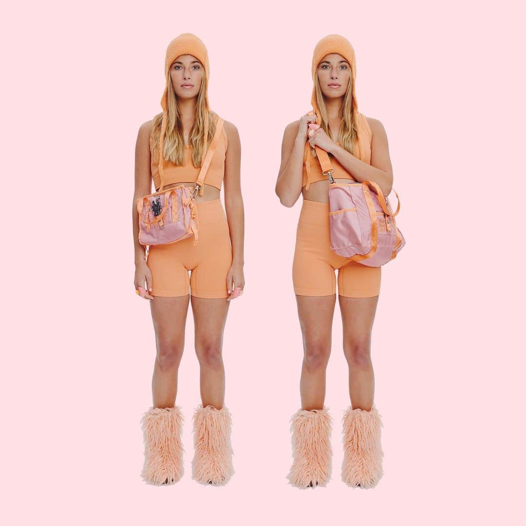 ジョージジーナ&ルーシーのインスタグラム：「NEW COLLECTION COMING SOON  BOXERY & EILEEN ULIC in coral sex   #georgeginalucy #ggl #colorisbag」