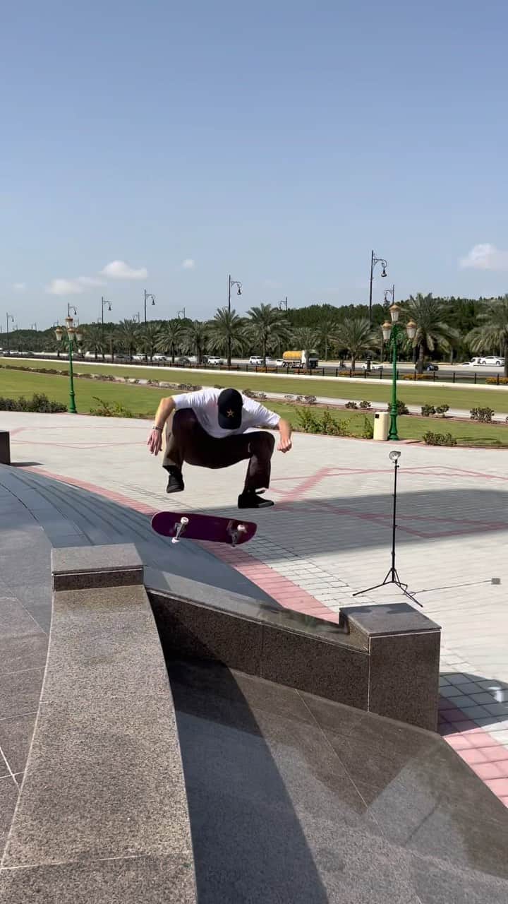 ジェイク・イラーディのインスタグラム：「This spot was wild! 🇦🇪☀️ 📲 @joseph_garbaccio」
