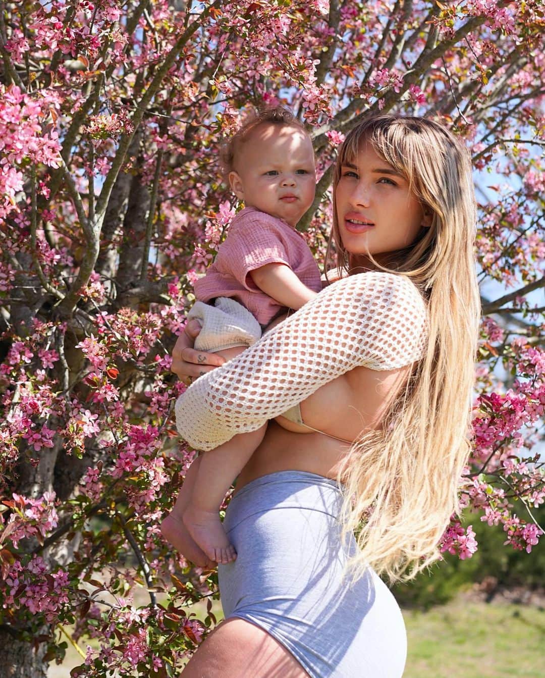 ニッキー・ヒートンのインスタグラム：「Look at my cherub 😩😍 Can’t believe I made this little person.」