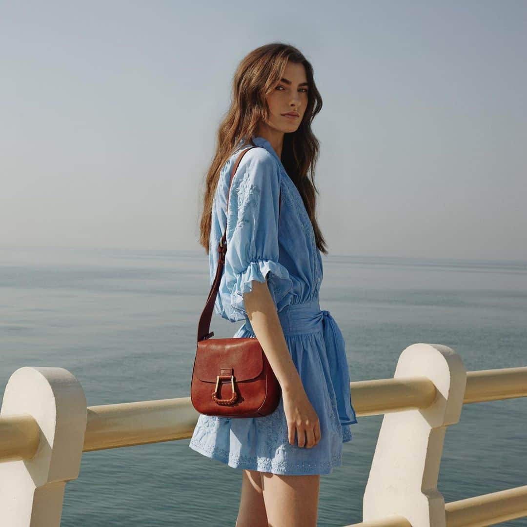 イルビゾンテのインスタグラム：「The Bellariva bag is one of the main protagonists of the SS23 collection. Let your selves be enchanted  by its versatility.    #ilbisonte #sustainability #timelessbeauty #ss23 #womenstyle」