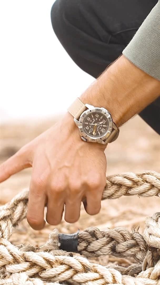 のインスタグラム：「Go the distance with our Expedition North Ridge.⁣ ⁣ This sturdy watch features a dive-inspired metal case, luminescent hands and INDIGLO® backlight, 100-meter water resistance rating and a durable fabric strap made from 100% post-consumer plastic.⁣ ⁣ Available at timex.com. ⁣ ⁣ #timex #expedition #adventurelife #newwatch #watchlovers #watchesofinstagram」