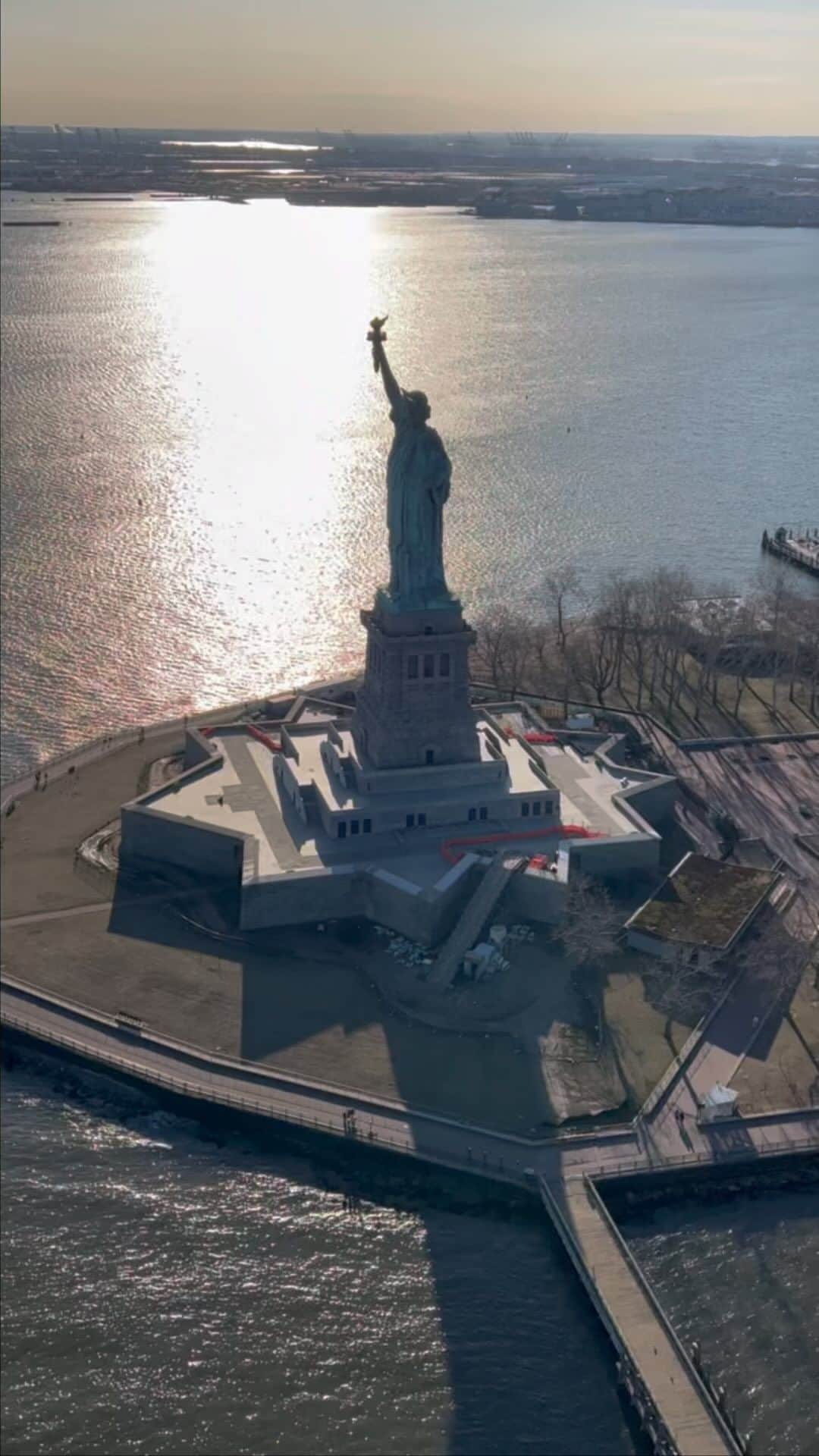 nyonairのインスタグラム：「😌🚁   #reels #nyc  #newyorkcity」