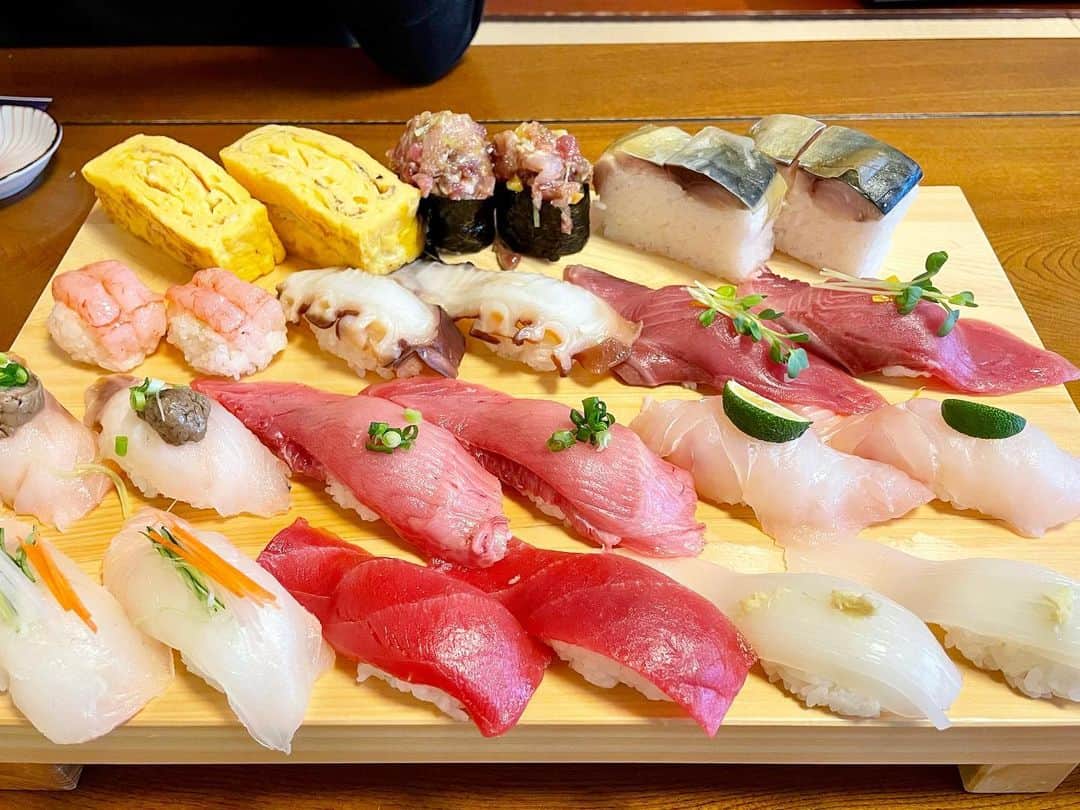 小野祐佳さんのインスタグラム写真 - (小野祐佳Instagram)「毎日でも食べたい石川の寿司 新年度もたくさん美味いもの食べられますように  #夜勤」4月1日 2時32分 - juka_yukita