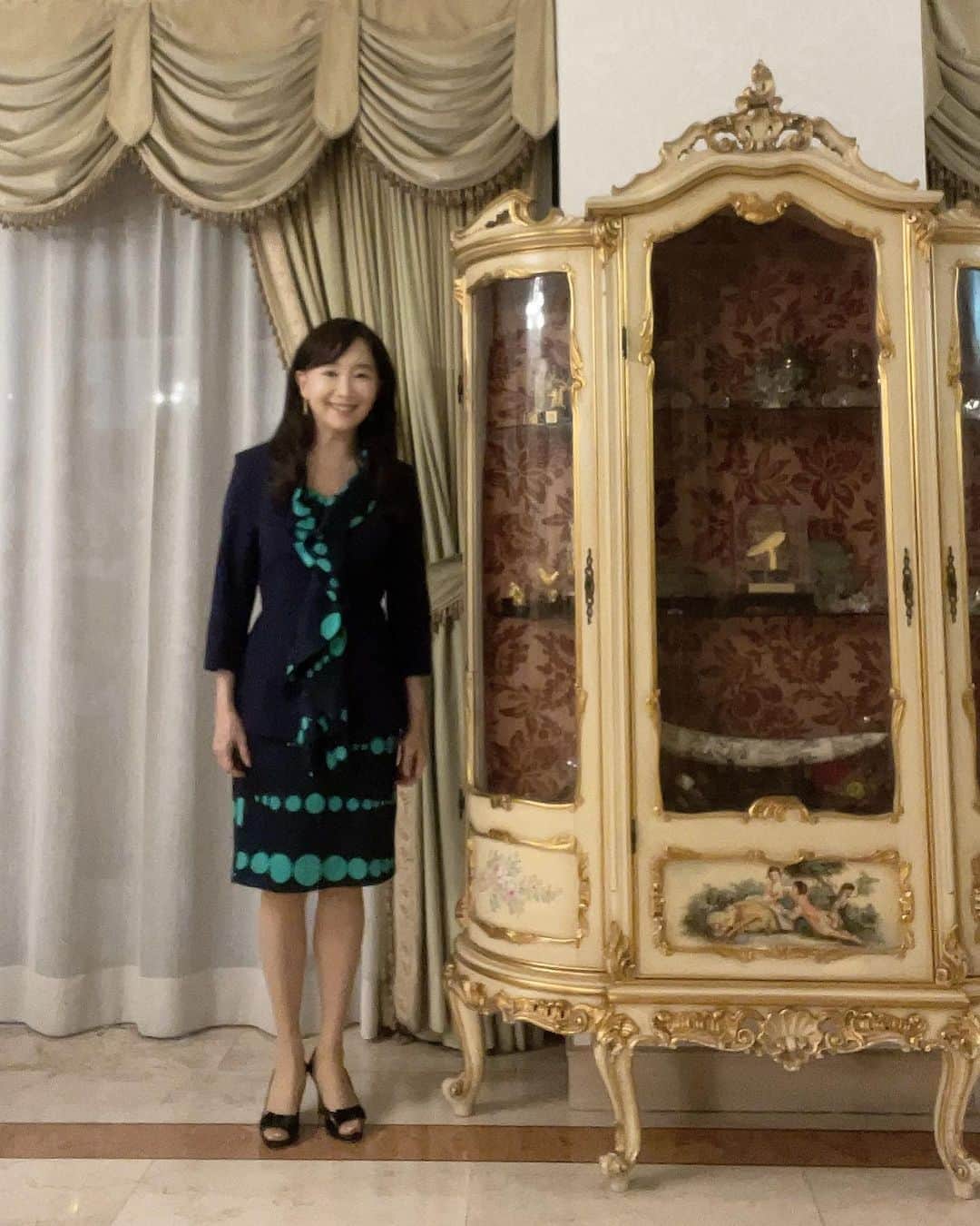 アグネス・チャンのインスタグラム：「今日は夕飯に呼ばれました初めて会う方が多く、行く前はドキドキ。でも女子が周りに居て、おしゃべりがいっぱい出来て、 楽しい夕食会でした。行って良かったです。」