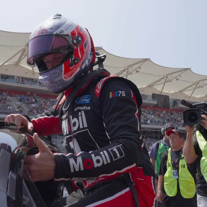 ジェンソン・バトンのインスタグラム：「Race 1 of The Pegasus Pursuit with @mobil1racing ✔️ F1 World Champion @jensonbutton’s pursuit into NASCAR at COTA brought forth a fun challenge.」