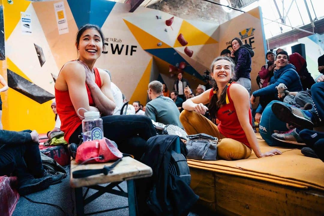 アラーナ・イップさんのインスタグラム写真 - (アラーナ・イップInstagram)「CWIF 2023 @climbingworks   Last in my series of preseason competitions and one I was really looking forward to. I last competed here 8 years ago and have some great memories of the people, the event, and the gym.   There was a crack boulder in true CWIF style - I wore crack gloves for the first time! But I still didn’t send 🙃  Photos @lenadrapella  #climbing #bouldering」4月1日 3時00分 - alannah_yip