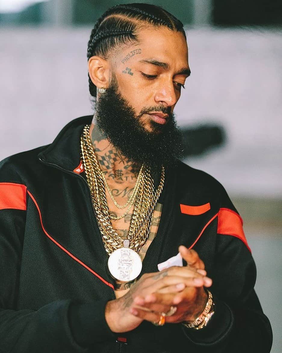 メンフィス・デパイのインスタグラム：「ᴳᵒᵈ ᵂⁱˡˡ ᴿⁱˢᵉ 🏁🌍」