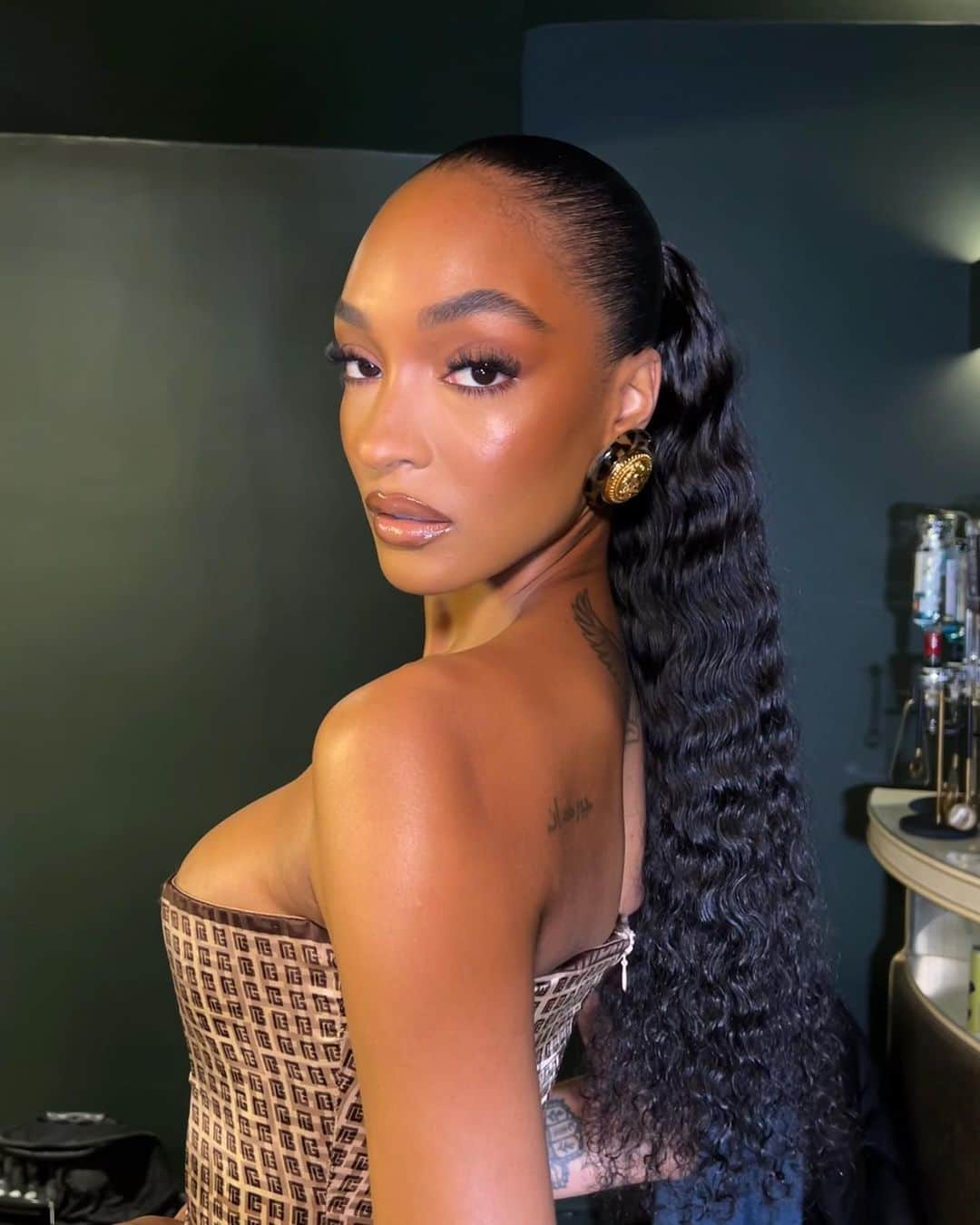 ジョーダン・ダンのインスタグラム：「ready // en-route // the function  thank you @olivier_rousteing @balmain 🤎」
