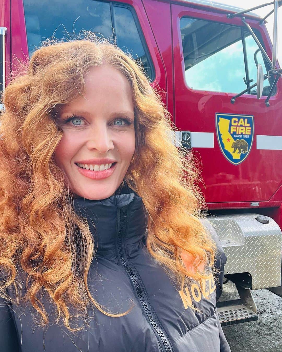 レベッカ・メイダーのインスタグラム：「Meet Faye Stone🔥💚#firecountry #firecountrycbs」
