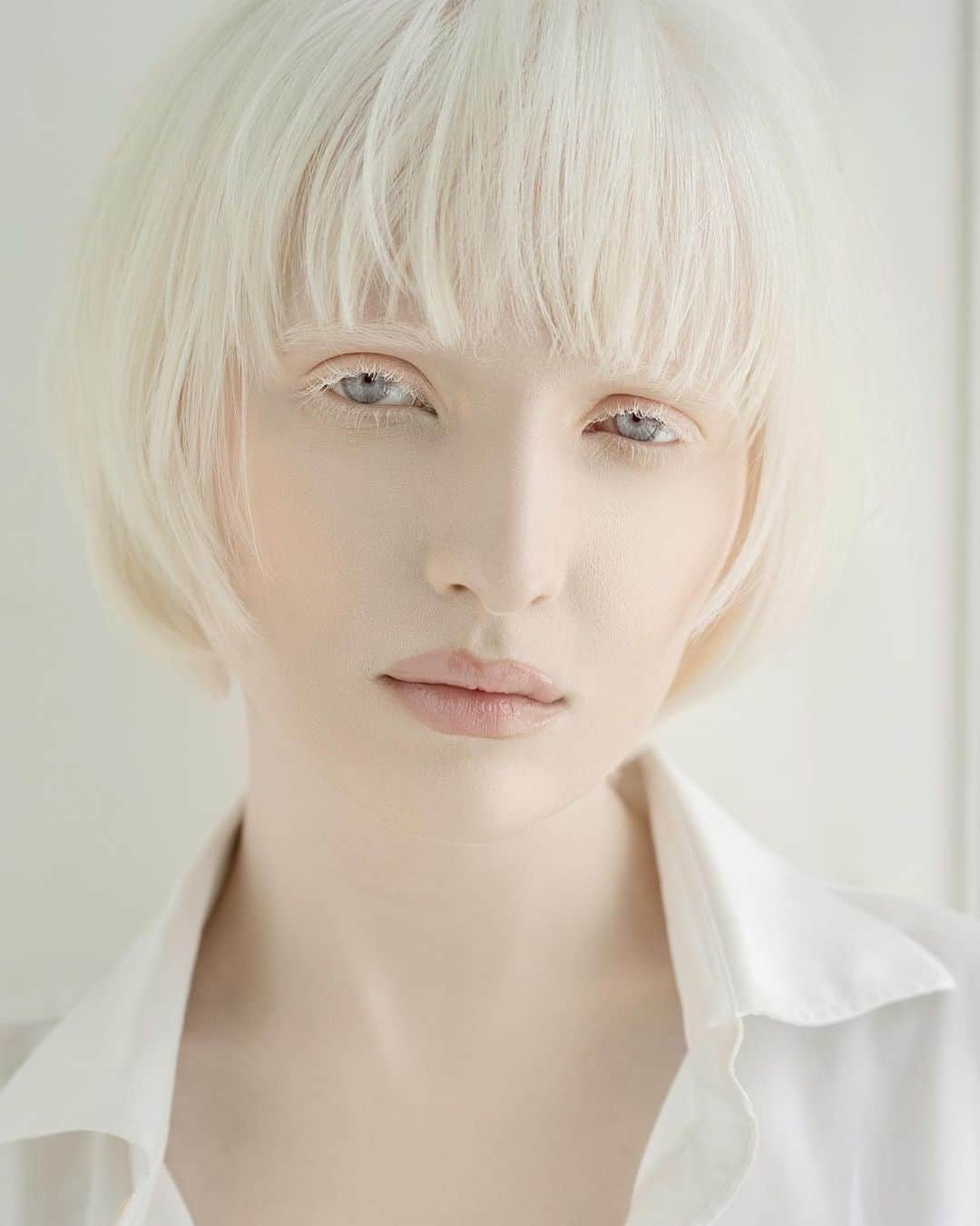 ナスチャのインスタグラム：「new hair shot by @soboleva_margoo 🤍」