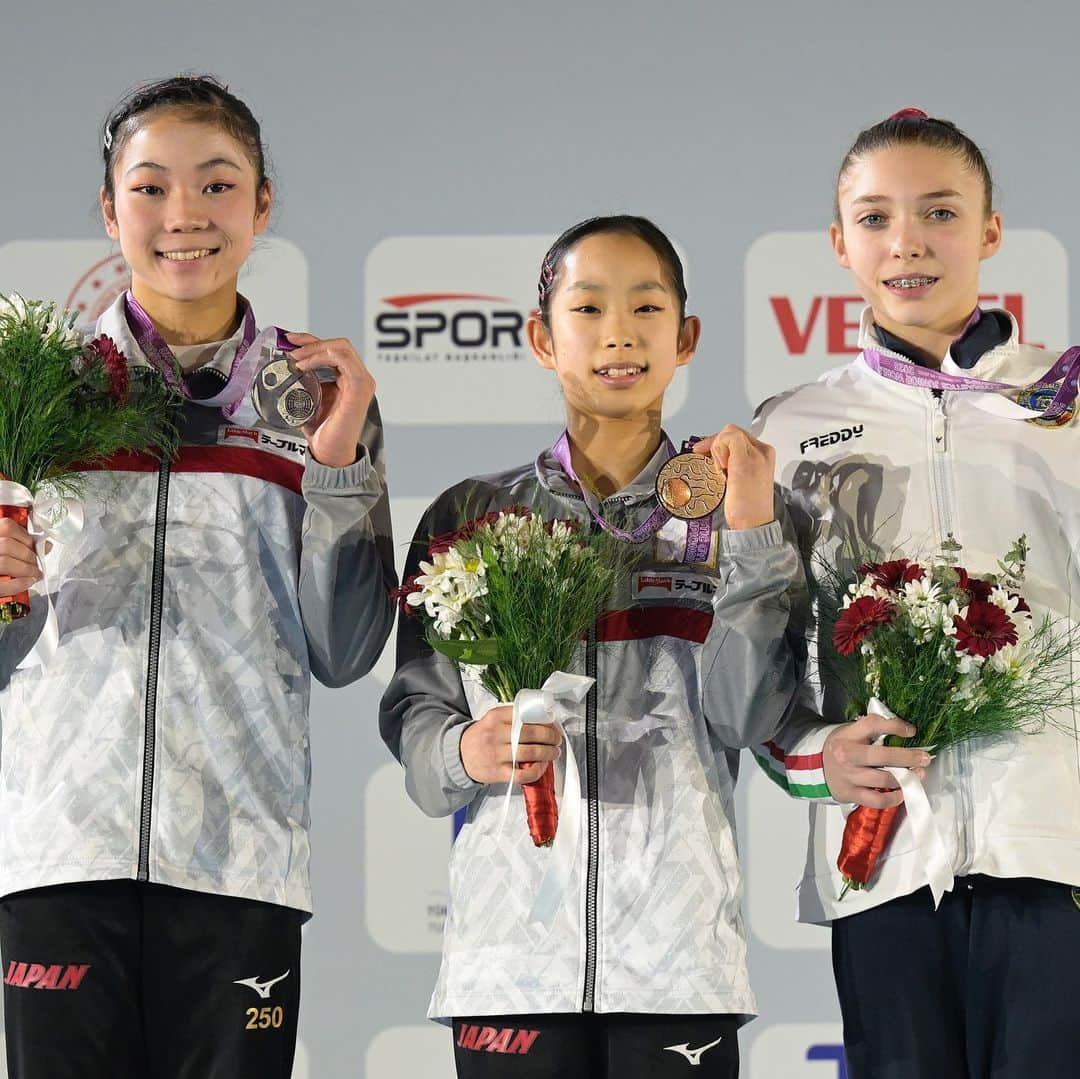 日本体操協会さんのインスタグラム写真 - (日本体操協会Instagram)「Nakamura Haruka 🇯🇵 is golden again! After winning the women's team final, it's now gold in the individual All-Around 🤩   Her teammate Yamaguchi Sara 🇯🇵 takes silver 🥈, with Caterina Gaddi 🇮🇹 adding another 🥉 to Italy's medal tally 👀   Which snap 📸 is your favorite?   #ARTJuniors2023 #Gymnastics」4月1日 4時02分 - gymnasticsjapan