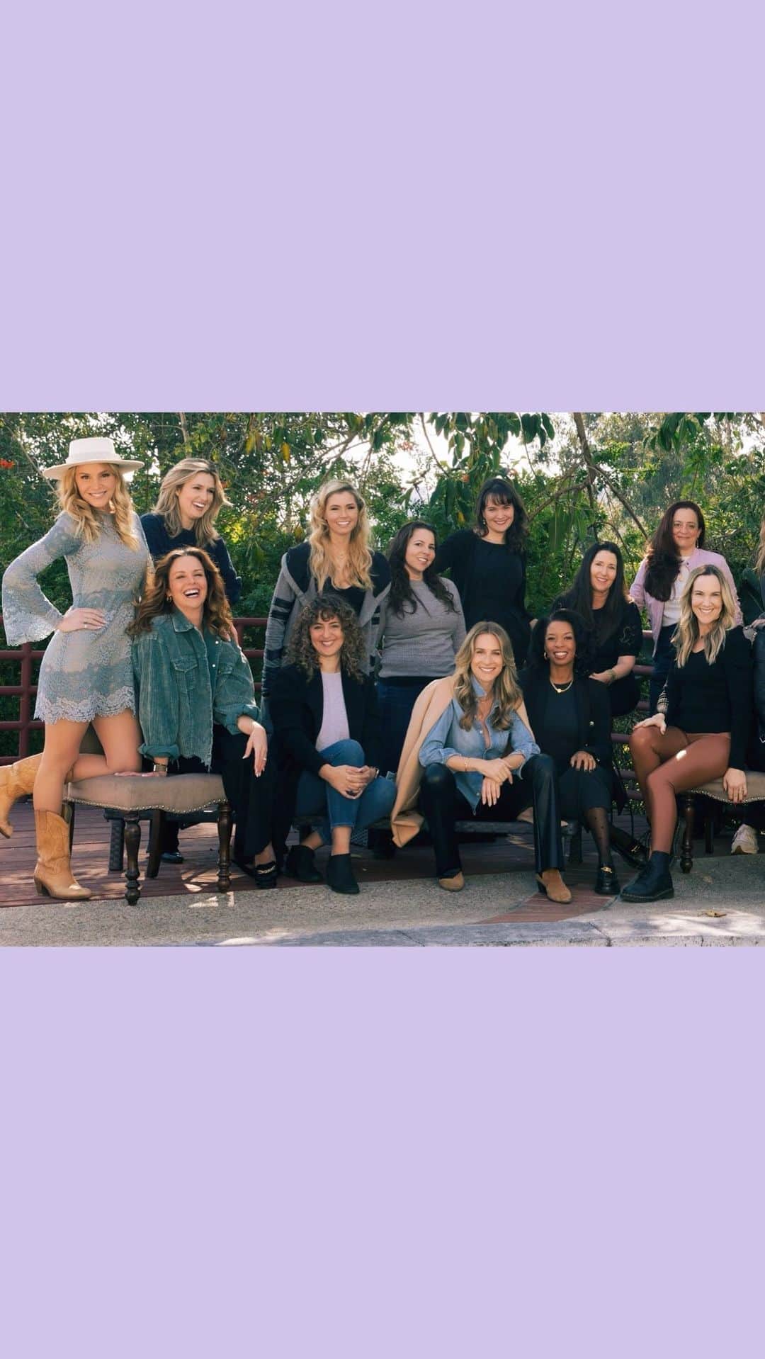 ブリアンナ・ブラウンのインスタグラム：「Love bringing badass folks together to support each other’s mission. And I’ve been doing it since 2006!   Here are some behind-the-scenes images from this year’s TNH/MYM Mastermind Accountability Group and a handful of previous @thenewhollywoodofficial pics. Many of these badass changemakers volunteer to support the TNH programs such as TNH Accountability Program, which supports formerly homeless moms with goals, grants and mentorship!   When positive, proactive people come together, profound results manifest! ✨  If you are interested in joining email us at tnh@thenewhollywood.org   https://mym.briannabrownkeen.com/product/mastermind-group/」