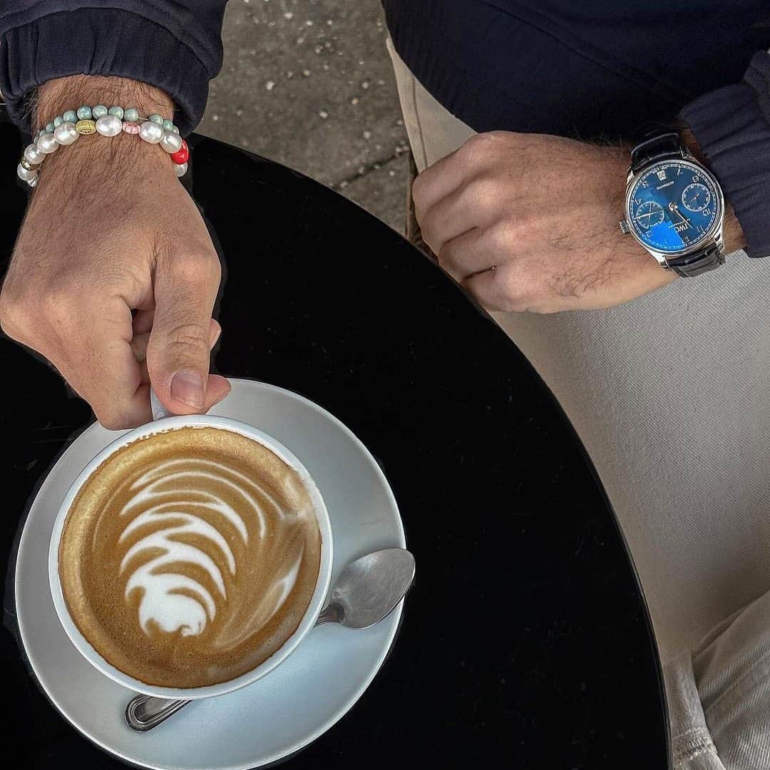ナイアラヤのインスタグラム：「Meet us at the coffee shop for a Friday  afternoon latte☕️ picture by @chrisfraas.」