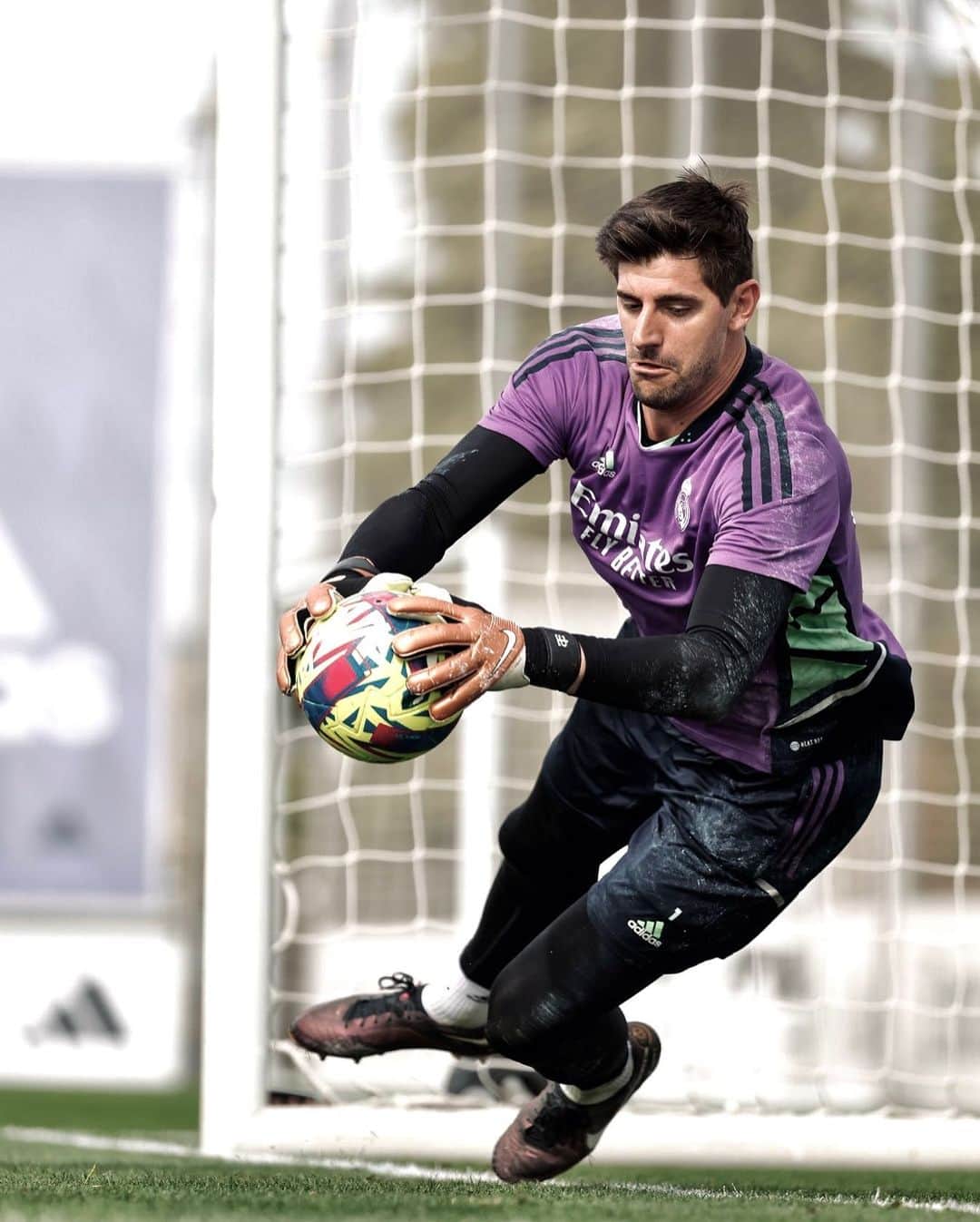ティボ・クルトゥワのインスタグラム：「Objetivo el partido del domingo… otro gran entreno en Valdebebas! #HalaMadrid」